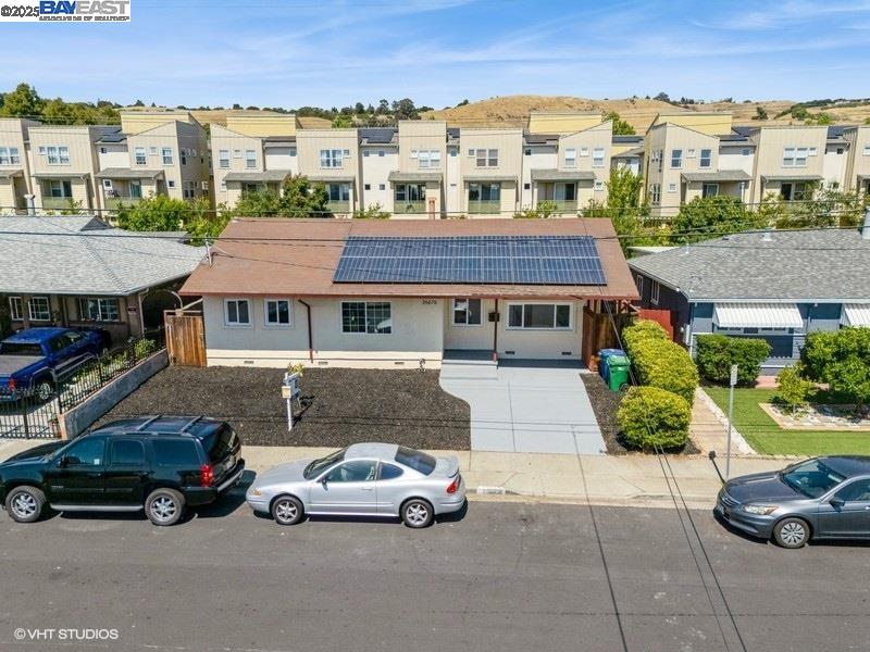 Detail Gallery Image 1 of 30 For 26676 Colette St, Hayward,  CA 94544 - 6 Beds | 3 Baths