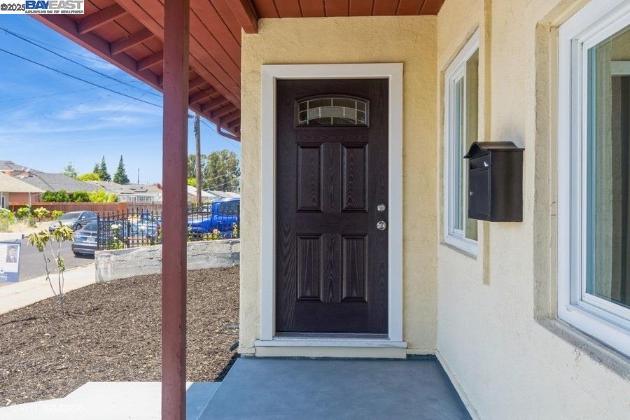 Detail Gallery Image 5 of 30 For 26676 Colette St, Hayward,  CA 94544 - 6 Beds | 3 Baths