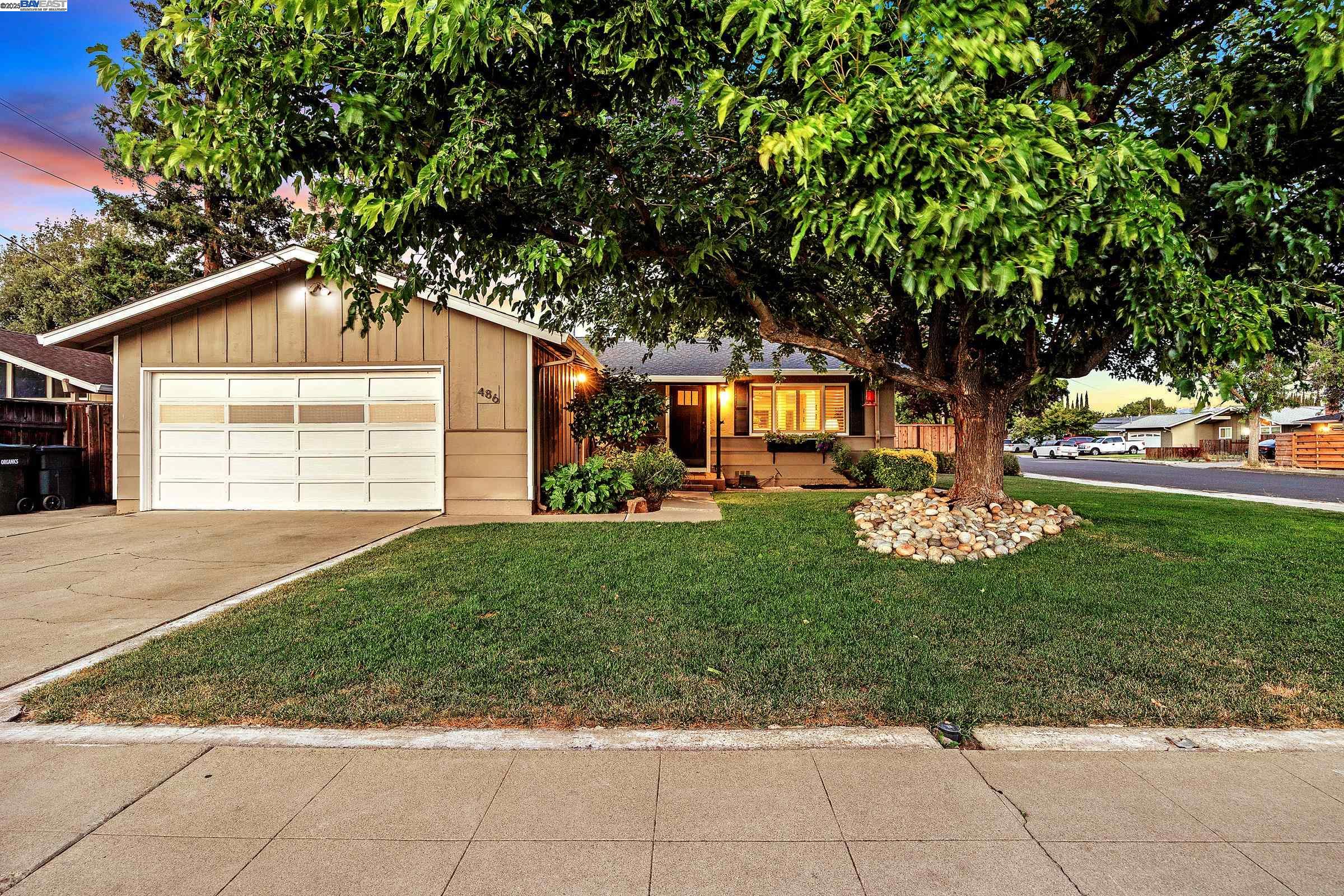 Detail Gallery Image 1 of 1 For 486 Hillcrest Ave, Livermore,  CA 94550 - 3 Beds | 2 Baths
