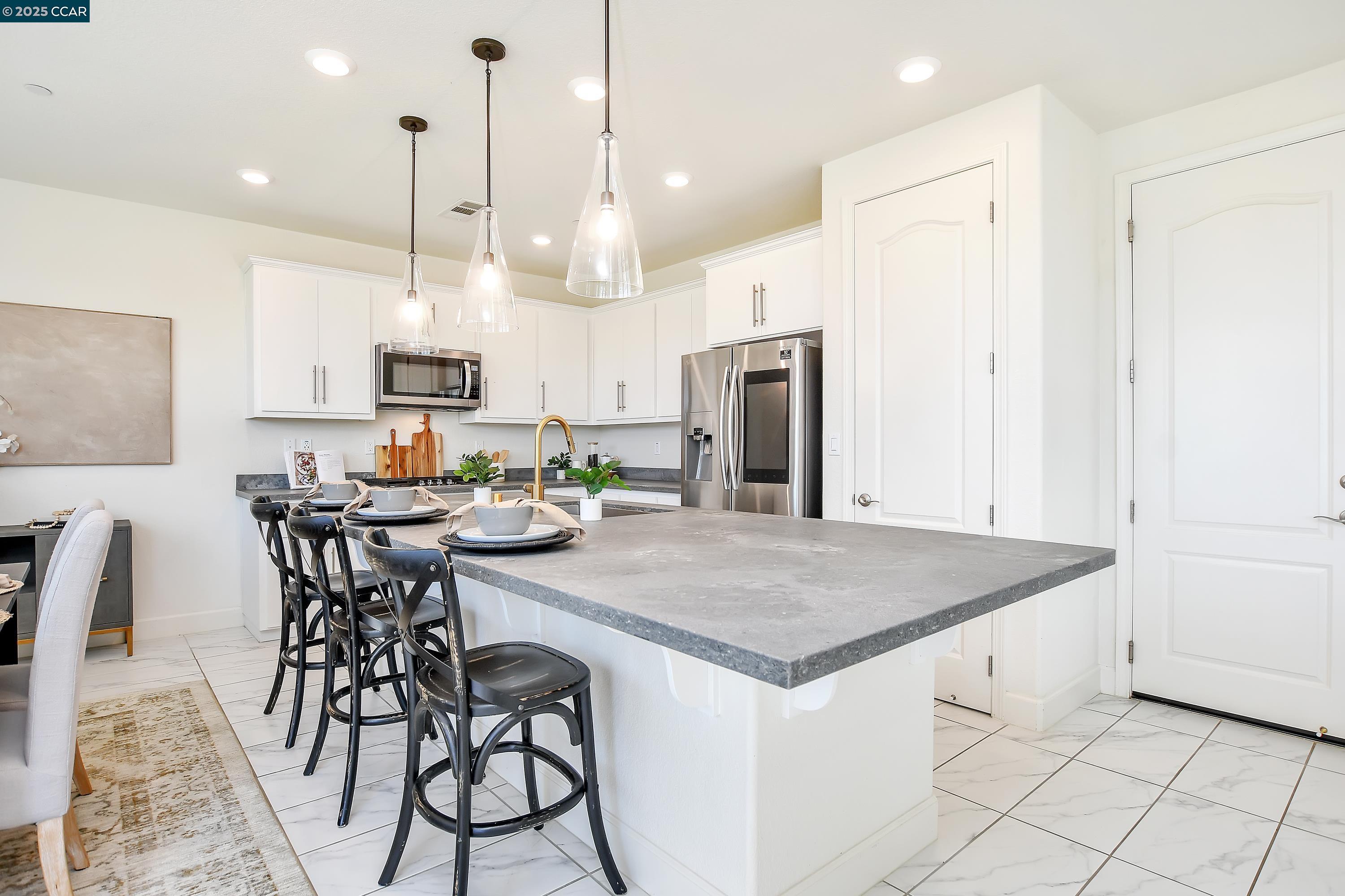 Detail Gallery Image 11 of 38 For 8723 Aquamarine Dr., Vallejo,  CA 94591 - 4 Beds | 3 Baths