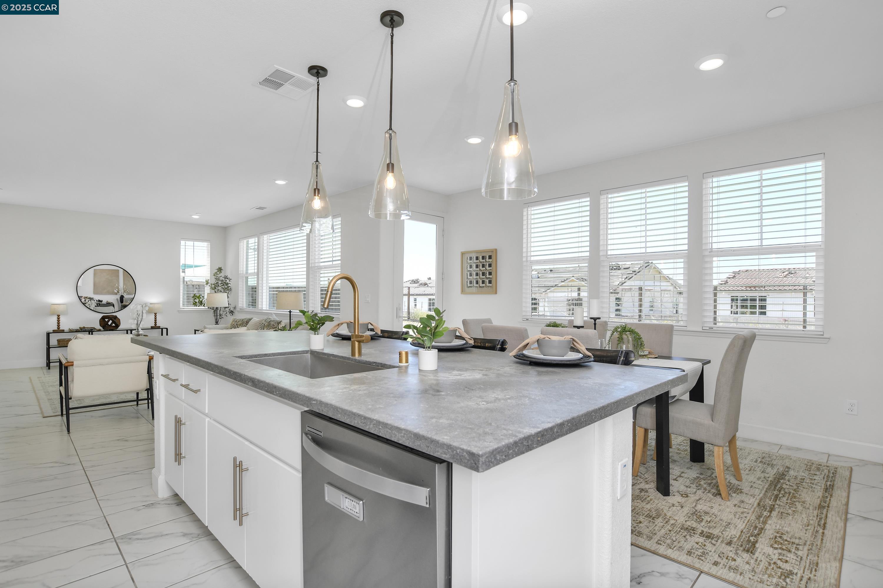 Detail Gallery Image 12 of 38 For 8723 Aquamarine Dr., Vallejo,  CA 94591 - 4 Beds | 3 Baths
