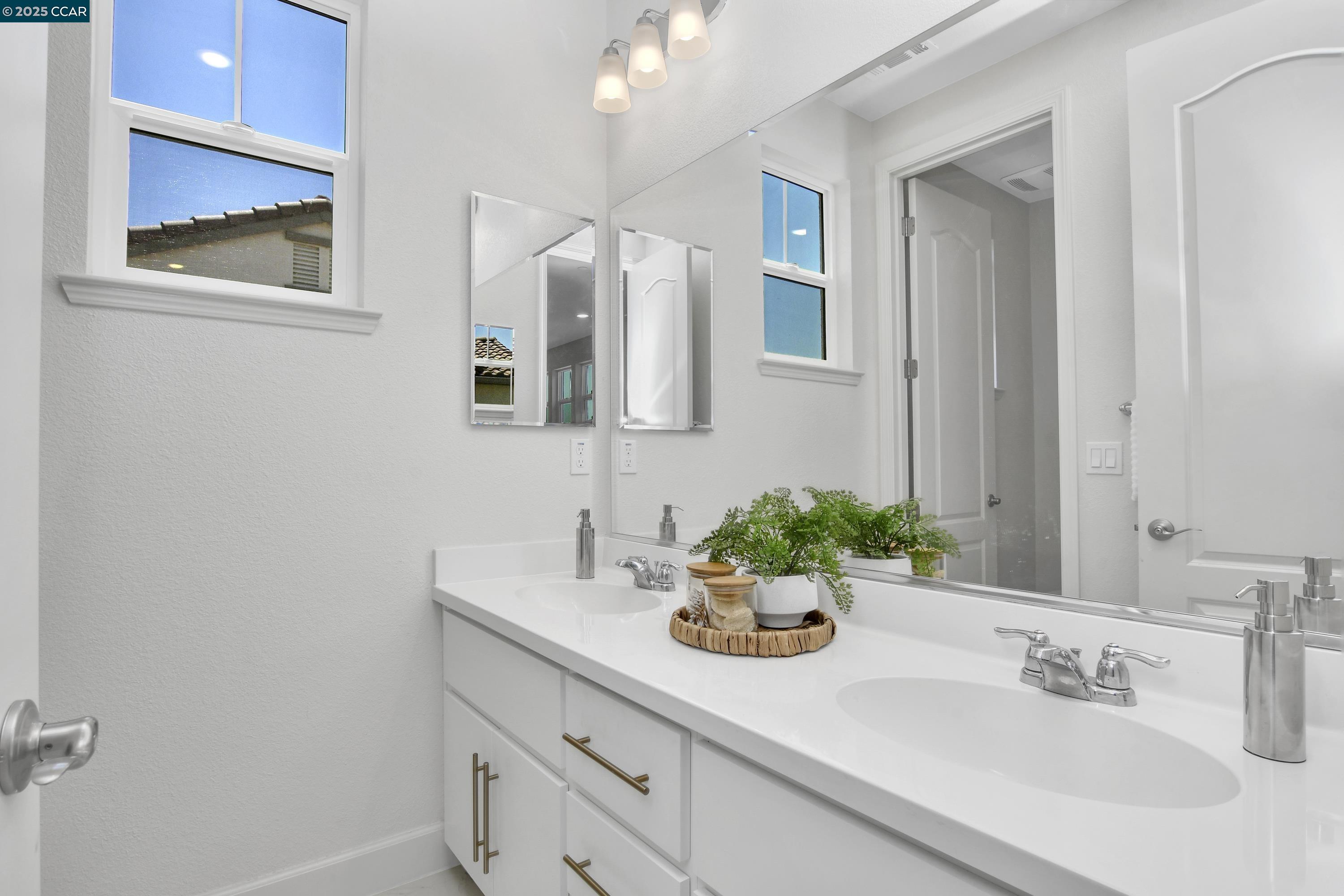 Detail Gallery Image 26 of 38 For 8723 Aquamarine Dr., Vallejo,  CA 94591 - 4 Beds | 3 Baths