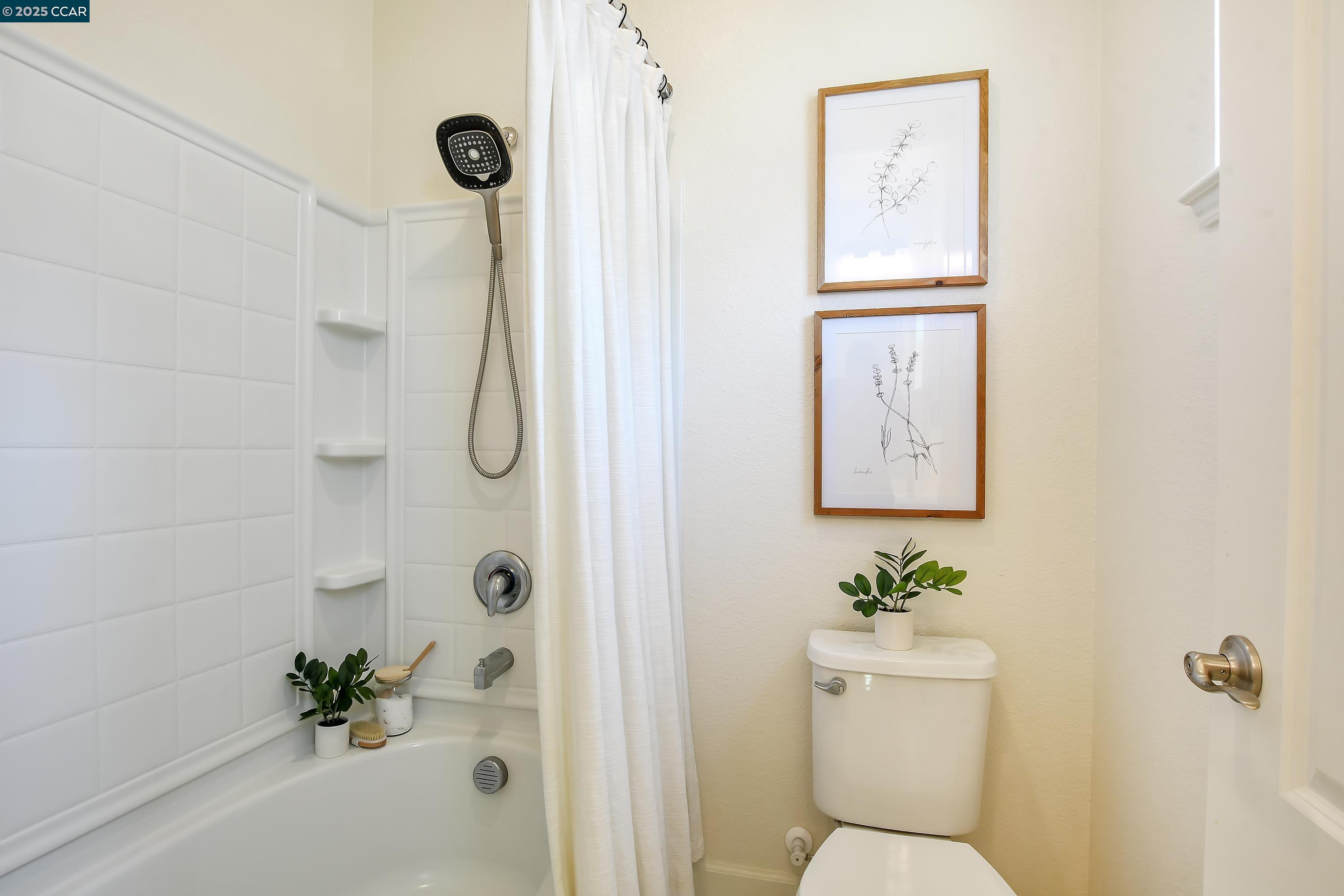 Detail Gallery Image 27 of 38 For 8723 Aquamarine Dr., Vallejo,  CA 94591 - 4 Beds | 3 Baths
