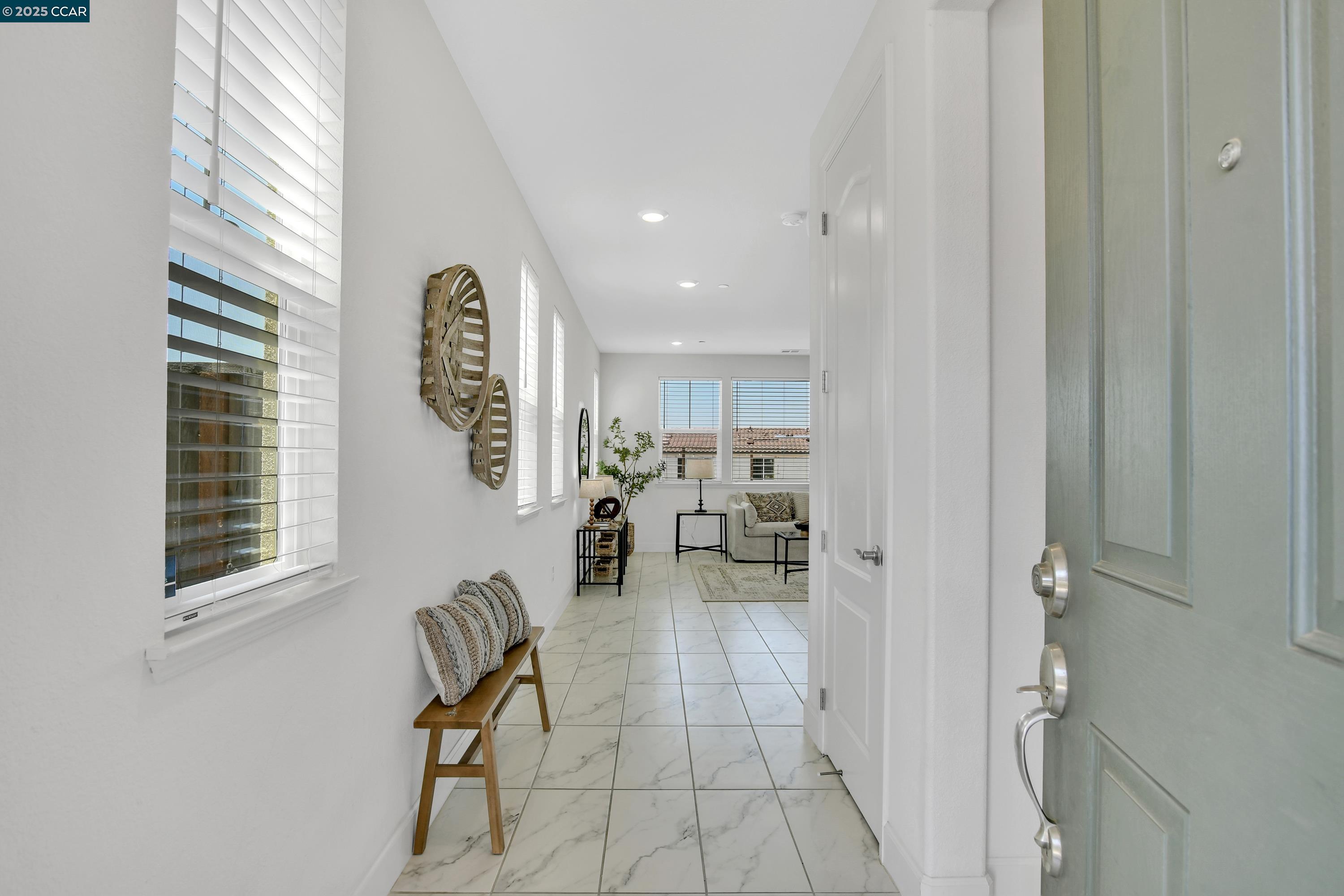 Detail Gallery Image 6 of 38 For 8723 Aquamarine Dr., Vallejo,  CA 94591 - 4 Beds | 3 Baths
