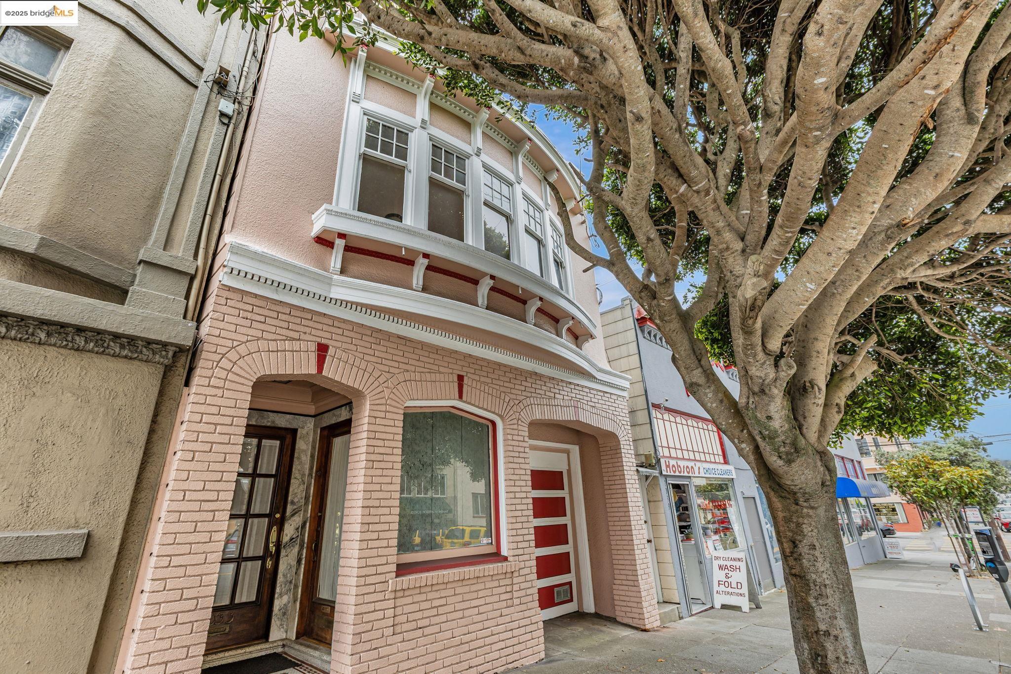 Detail Gallery Image 1 of 60 For 2033 Clement St, San Francisco,  CA 94121 - 5 Beds | 3/1 Baths