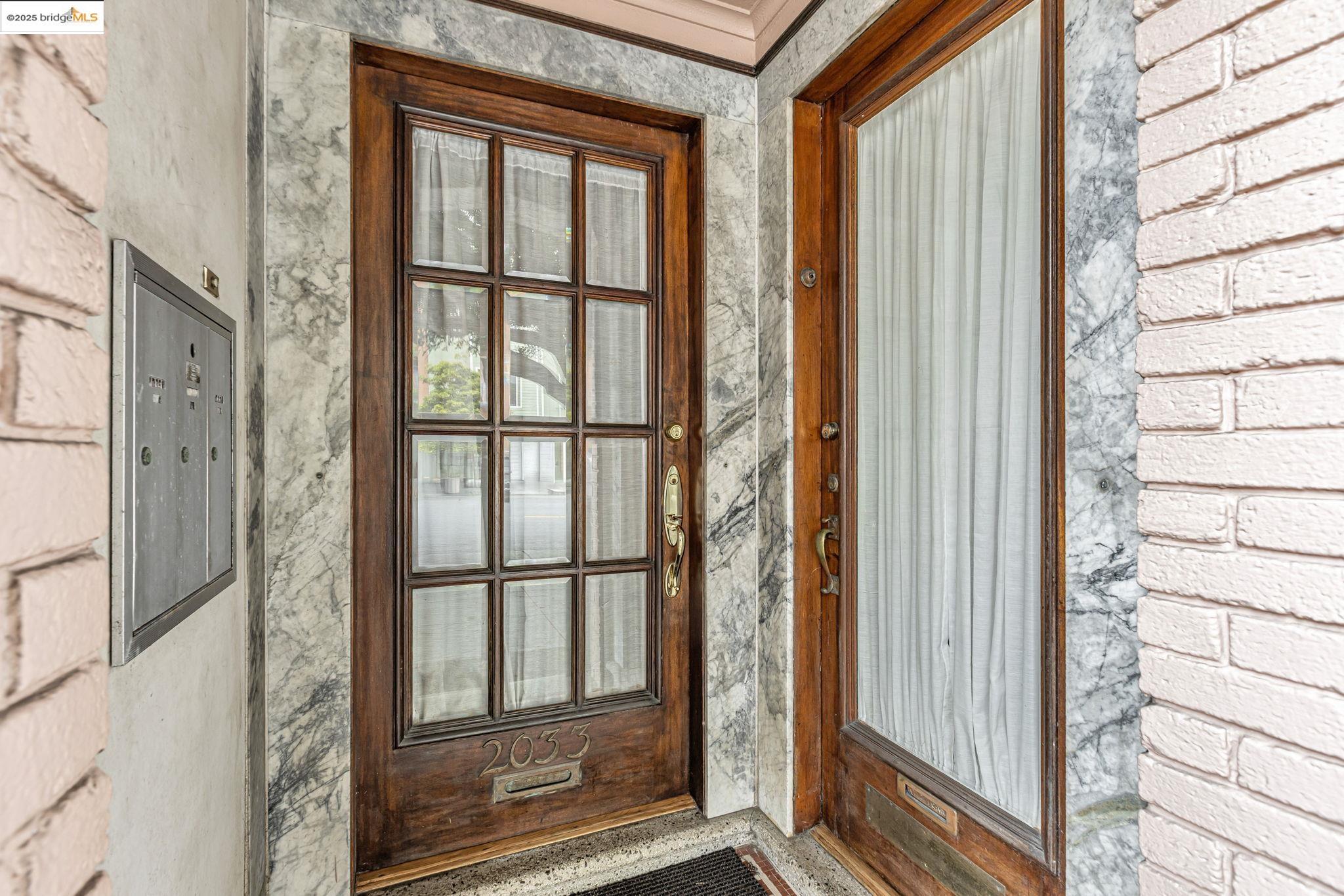 Detail Gallery Image 2 of 60 For 2033 Clement St, San Francisco,  CA 94121 - 5 Beds | 3/1 Baths