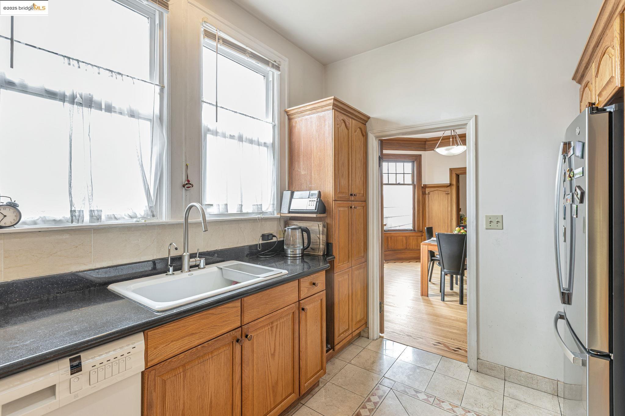 Detail Gallery Image 14 of 60 For 2033 Clement St, San Francisco,  CA 94121 - 5 Beds | 3/1 Baths
