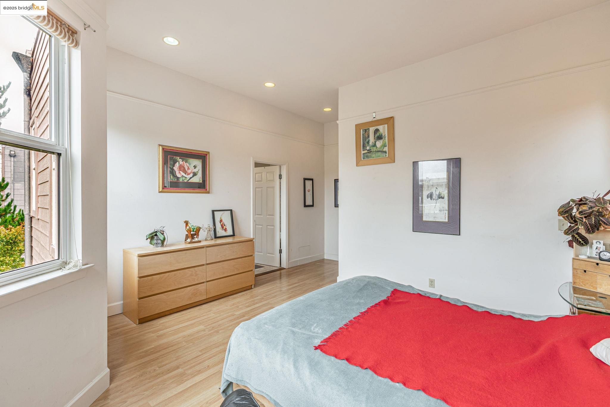 Detail Gallery Image 20 of 60 For 2033 Clement St, San Francisco,  CA 94121 - 5 Beds | 3/1 Baths