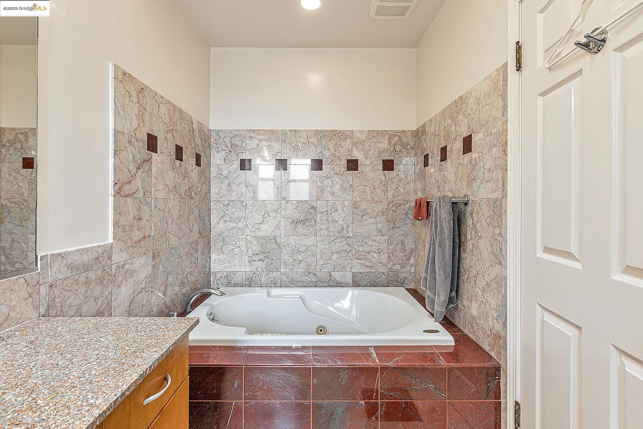 Detail Gallery Image 25 of 60 For 2033 Clement St, San Francisco,  CA 94121 - 5 Beds | 3/1 Baths