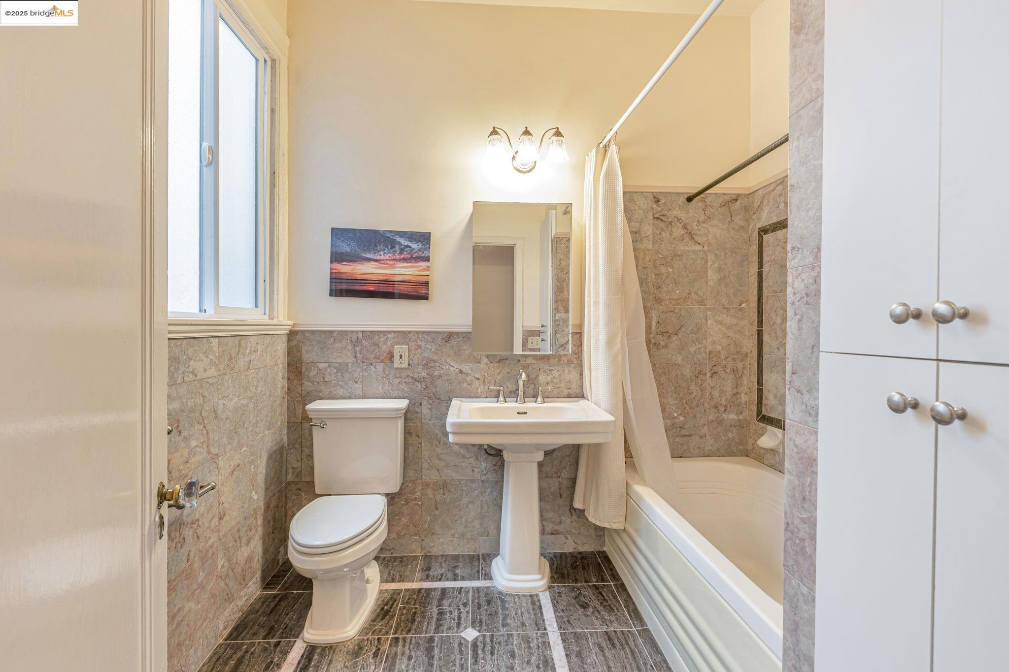 Detail Gallery Image 26 of 60 For 2033 Clement St, San Francisco,  CA 94121 - 5 Beds | 3/1 Baths