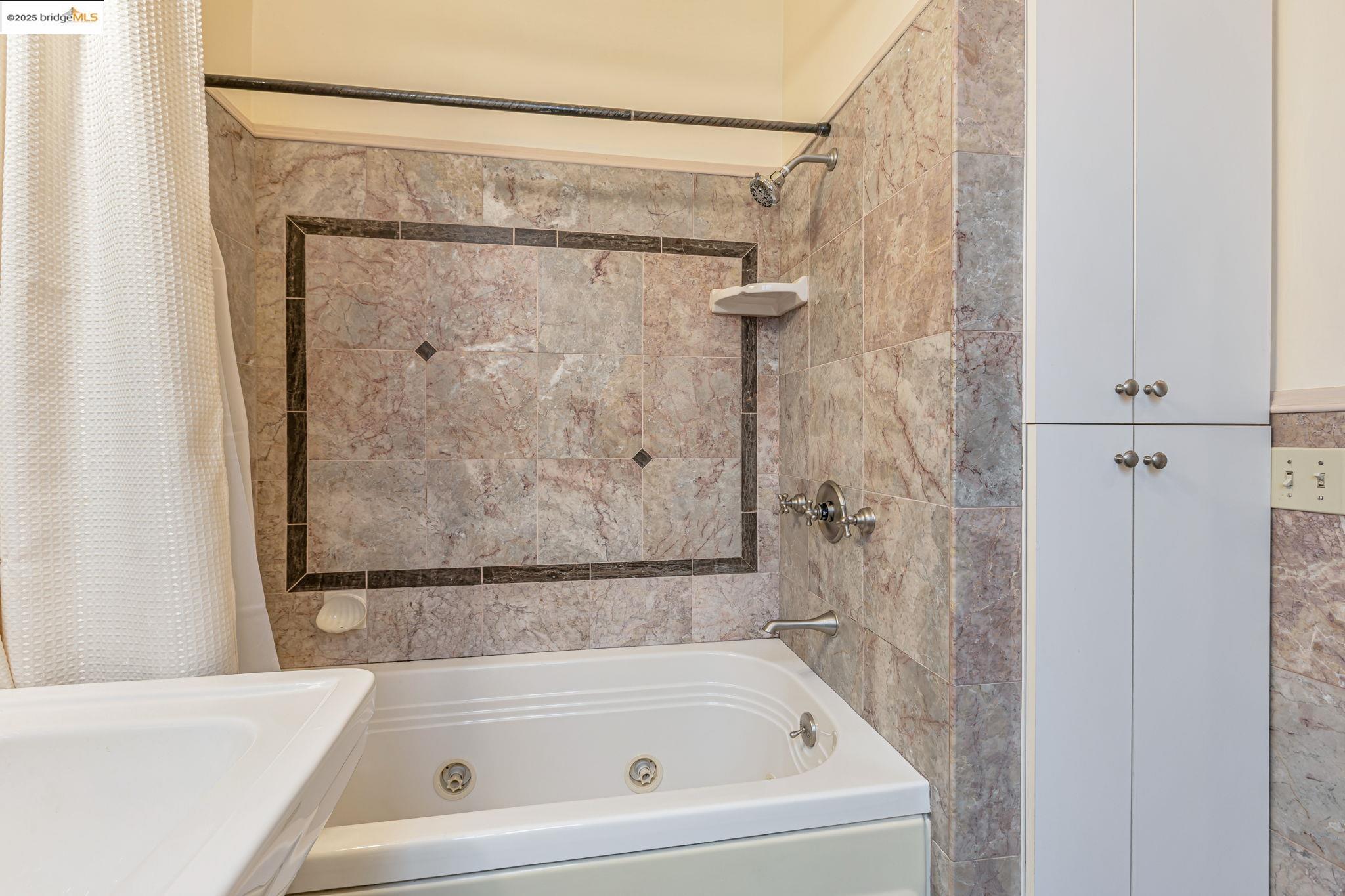 Detail Gallery Image 27 of 60 For 2033 Clement St, San Francisco,  CA 94121 - 5 Beds | 3/1 Baths