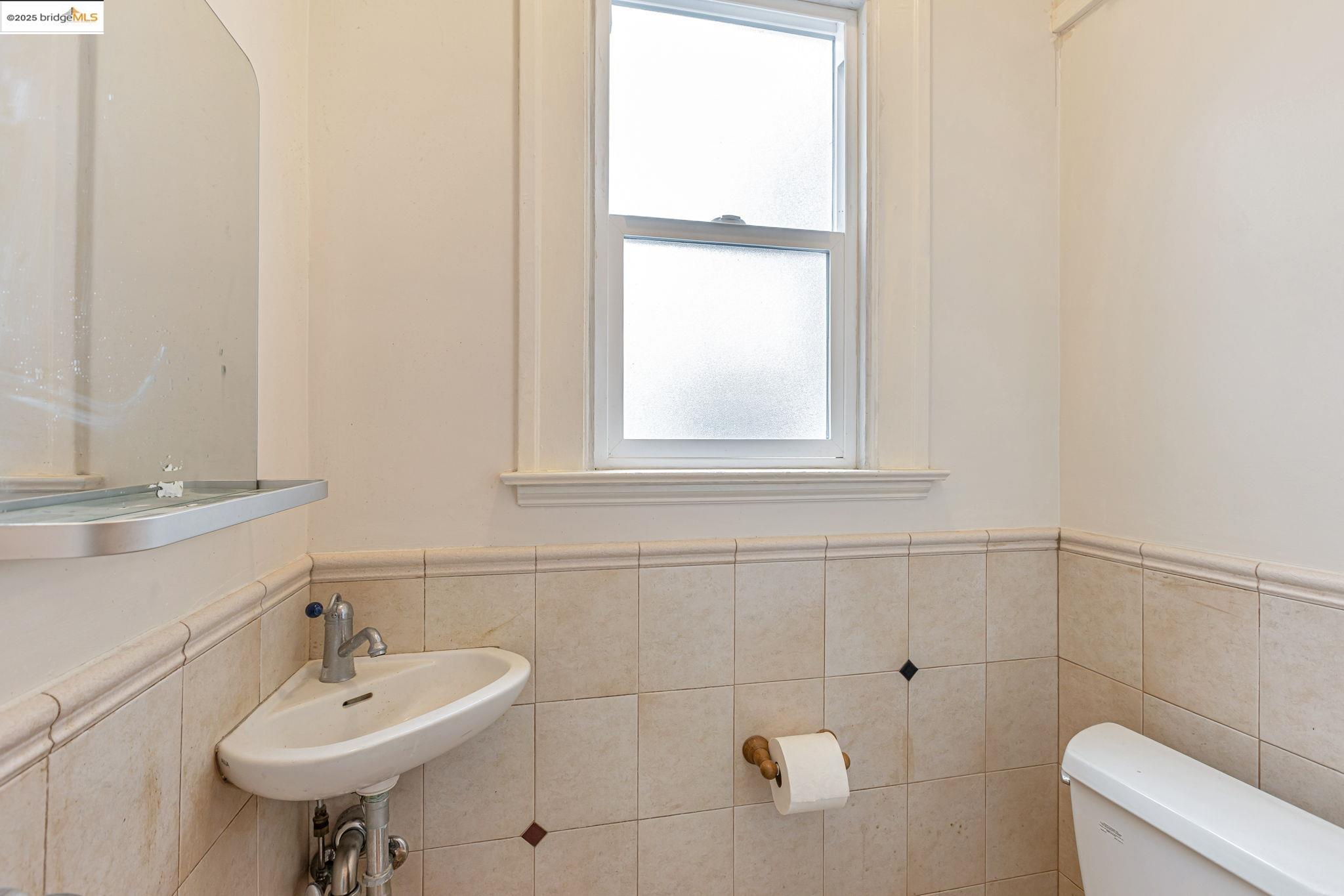 Detail Gallery Image 28 of 60 For 2033 Clement St, San Francisco,  CA 94121 - 5 Beds | 3/1 Baths