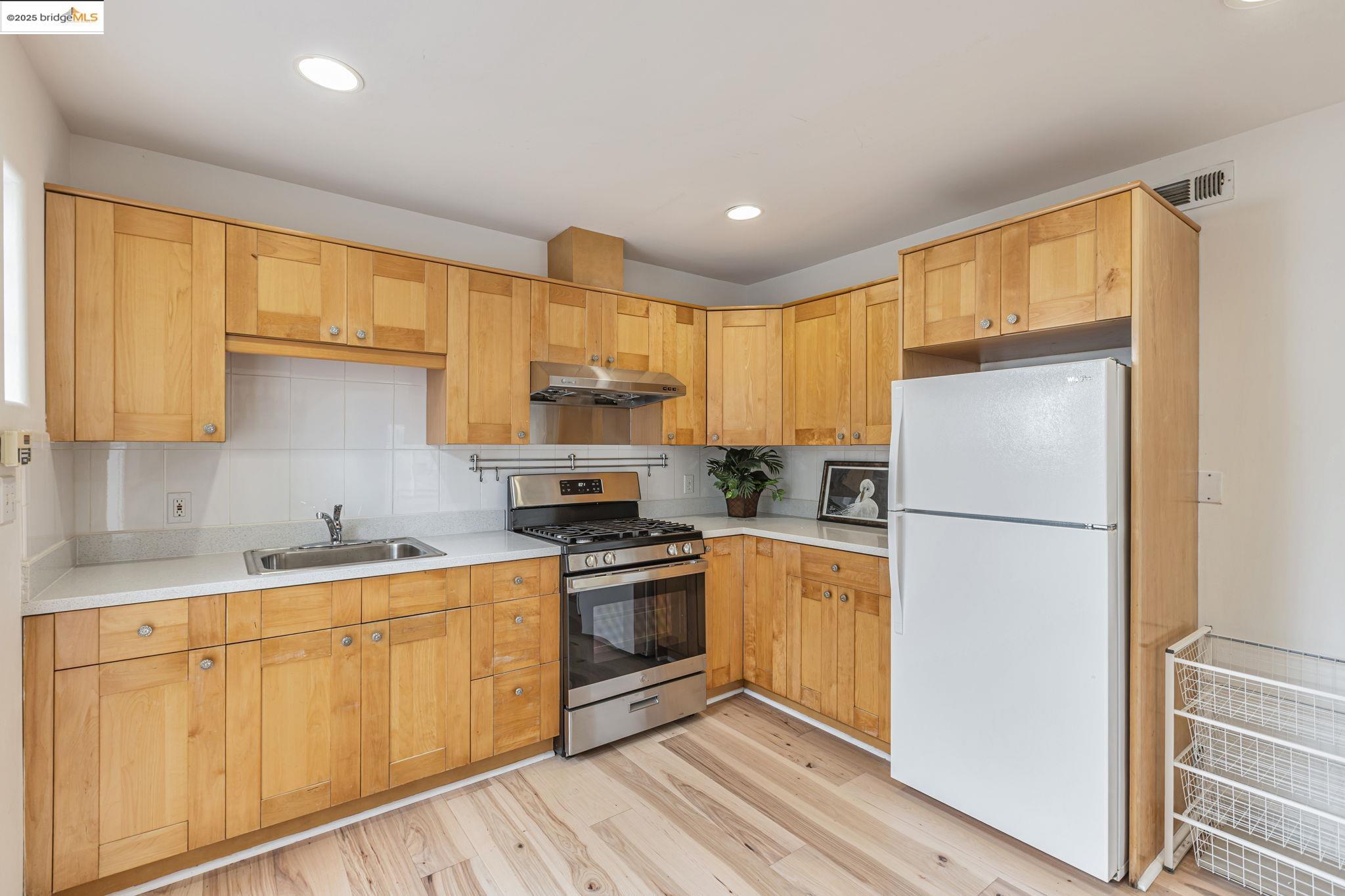 Detail Gallery Image 32 of 60 For 2033 Clement St, San Francisco,  CA 94121 - 5 Beds | 3/1 Baths
