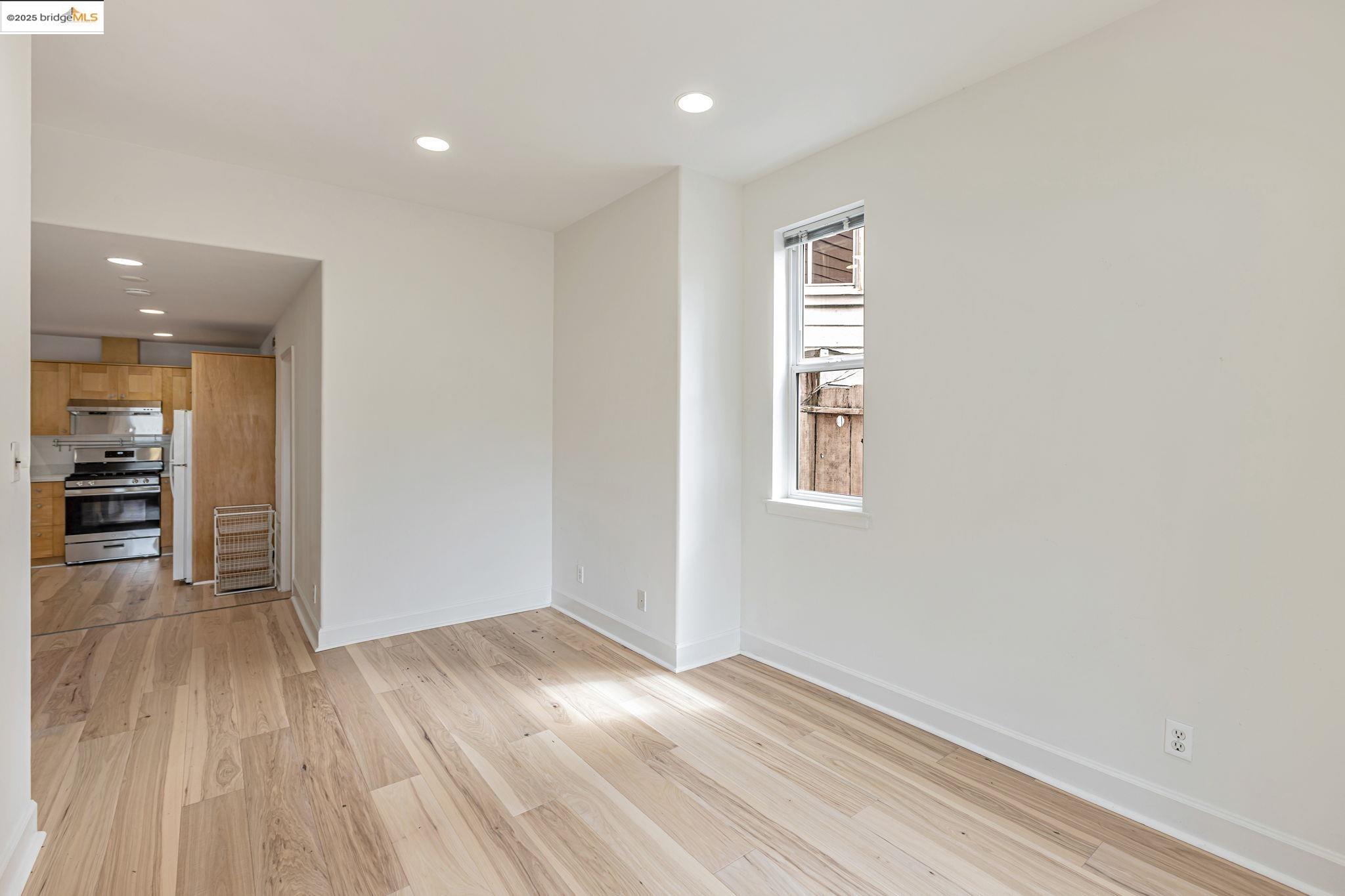 Detail Gallery Image 34 of 60 For 2033 Clement St, San Francisco,  CA 94121 - 5 Beds | 3/1 Baths