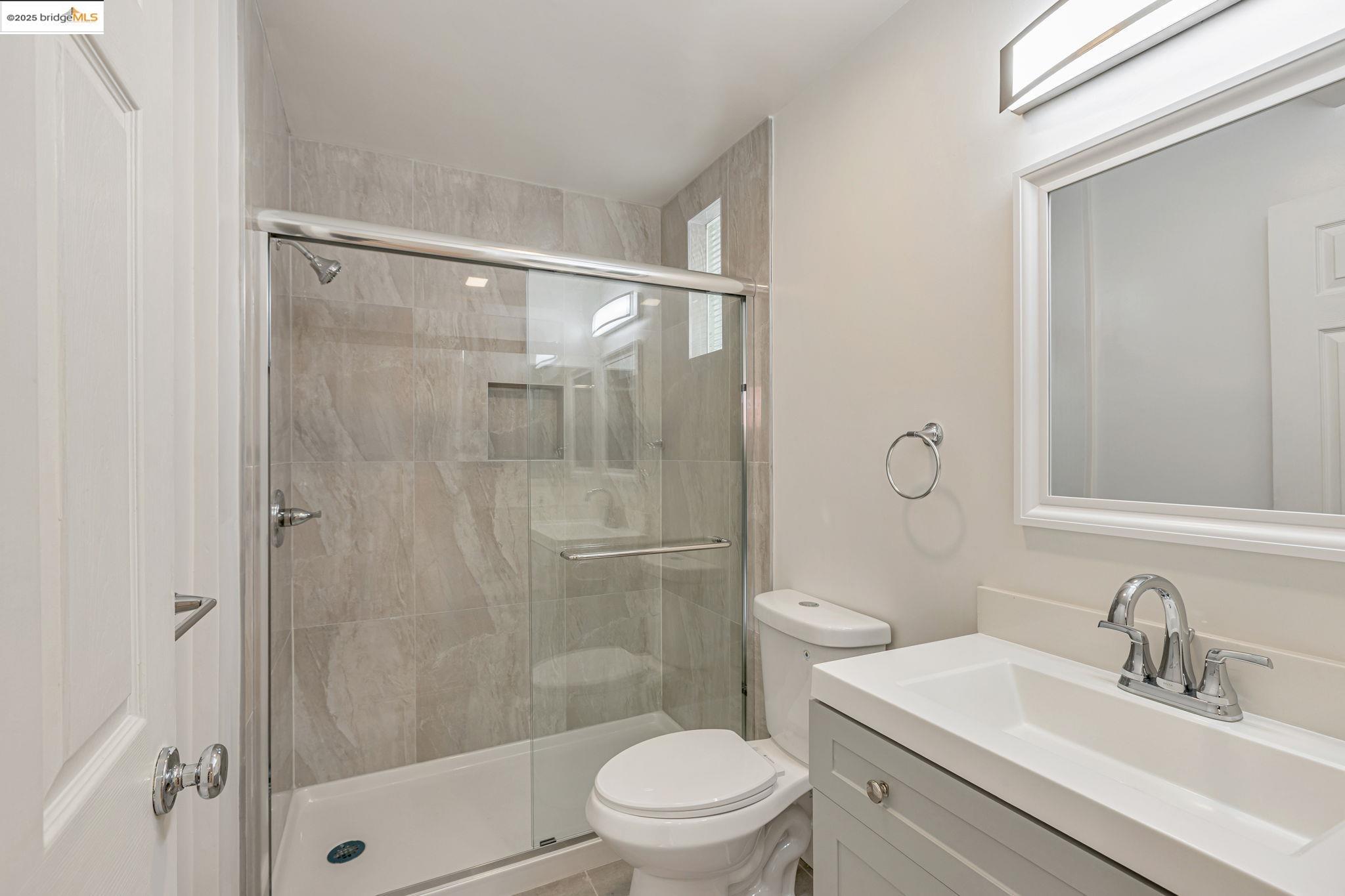Detail Gallery Image 37 of 60 For 2033 Clement St, San Francisco,  CA 94121 - 5 Beds | 3/1 Baths