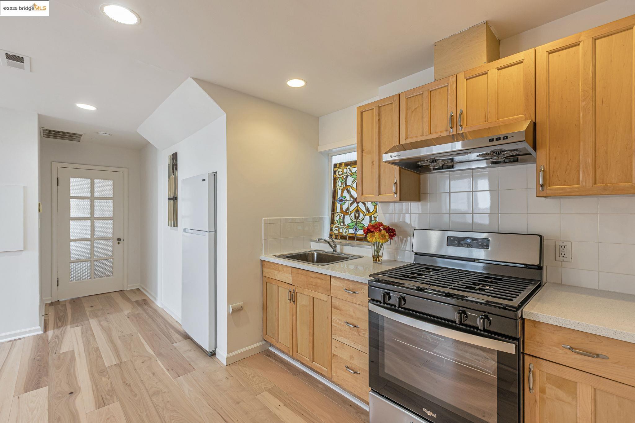 Detail Gallery Image 49 of 60 For 2033 Clement St, San Francisco,  CA 94121 - 5 Beds | 3/1 Baths