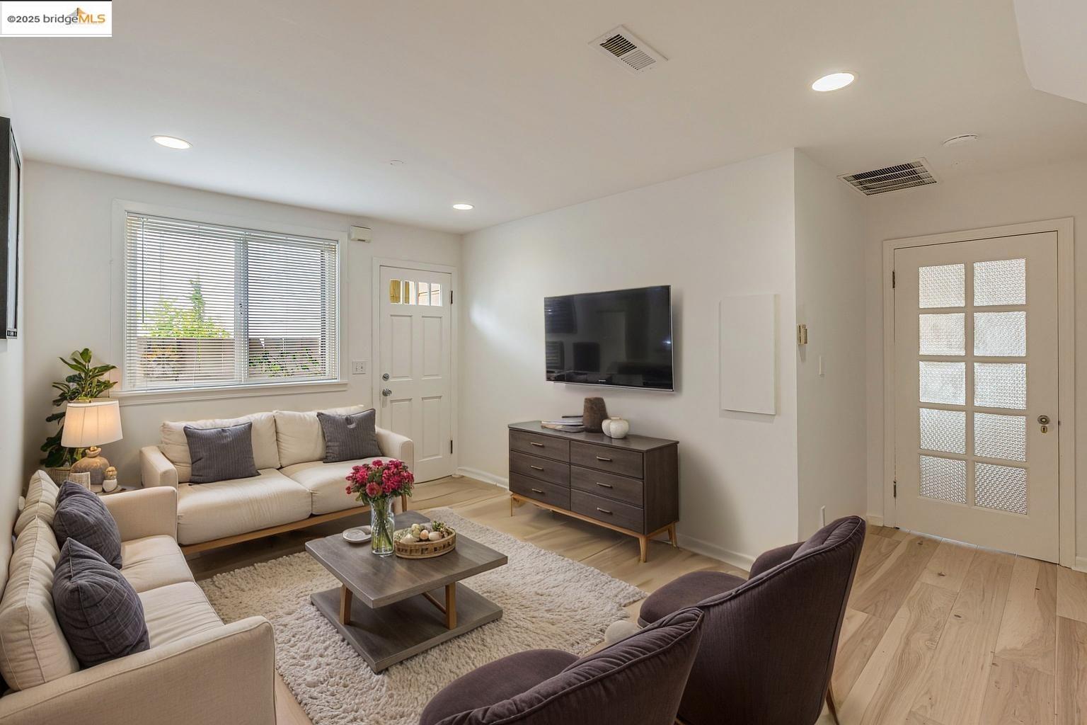 Detail Gallery Image 51 of 60 For 2033 Clement St, San Francisco,  CA 94121 - 5 Beds | 3/1 Baths