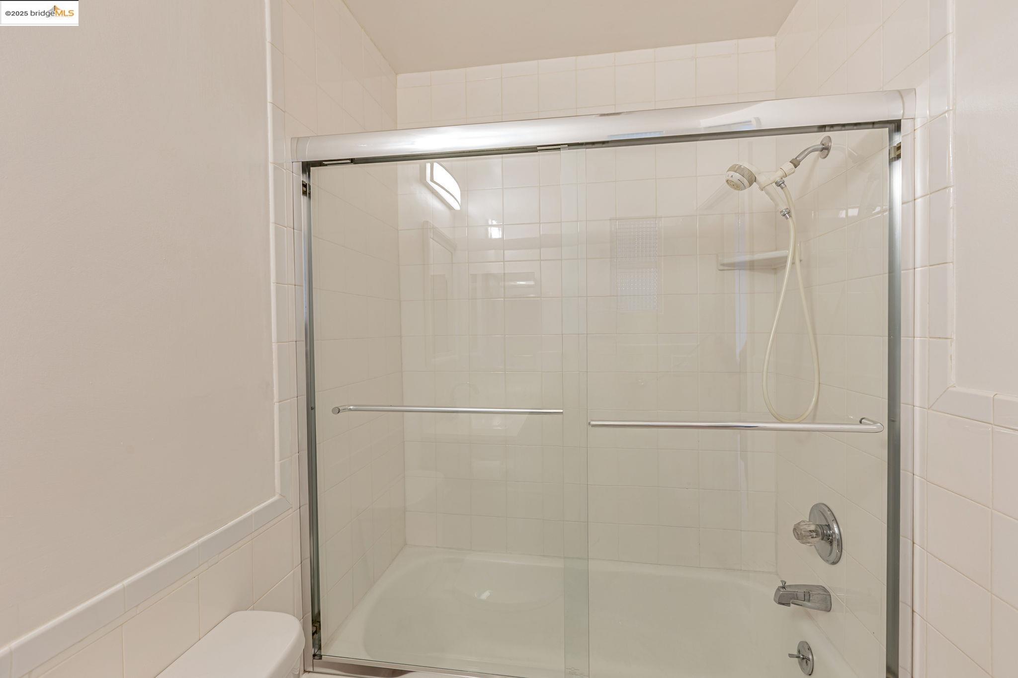 Detail Gallery Image 58 of 60 For 2033 Clement St, San Francisco,  CA 94121 - 5 Beds | 3/1 Baths