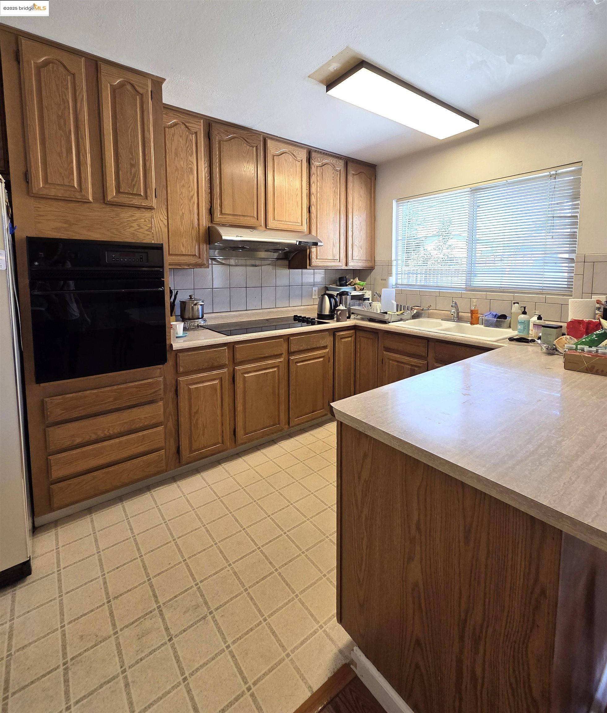 Detail Gallery Image 6 of 11 For 7746 Hillrose Dr, Dublin,  CA 94568 - 4 Beds | 2 Baths
