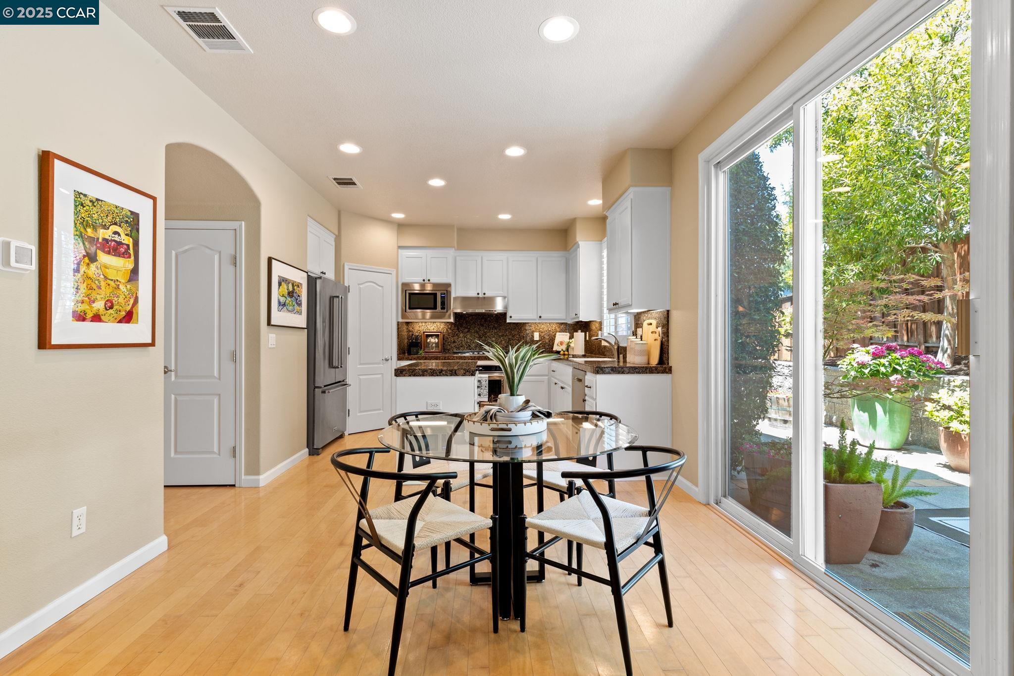 Detail Gallery Image 12 of 44 For 1560 Craiglee Way, San Ramon,  CA 94582 - 3 Beds | 2/1 Baths