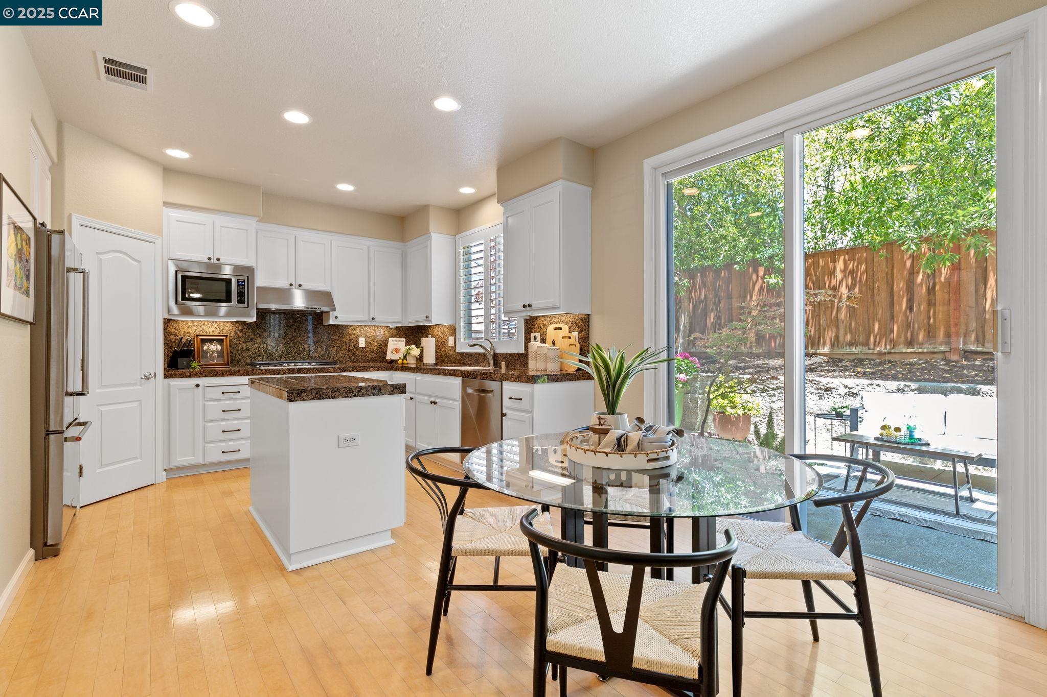 Detail Gallery Image 13 of 44 For 1560 Craiglee Way, San Ramon,  CA 94582 - 3 Beds | 2/1 Baths