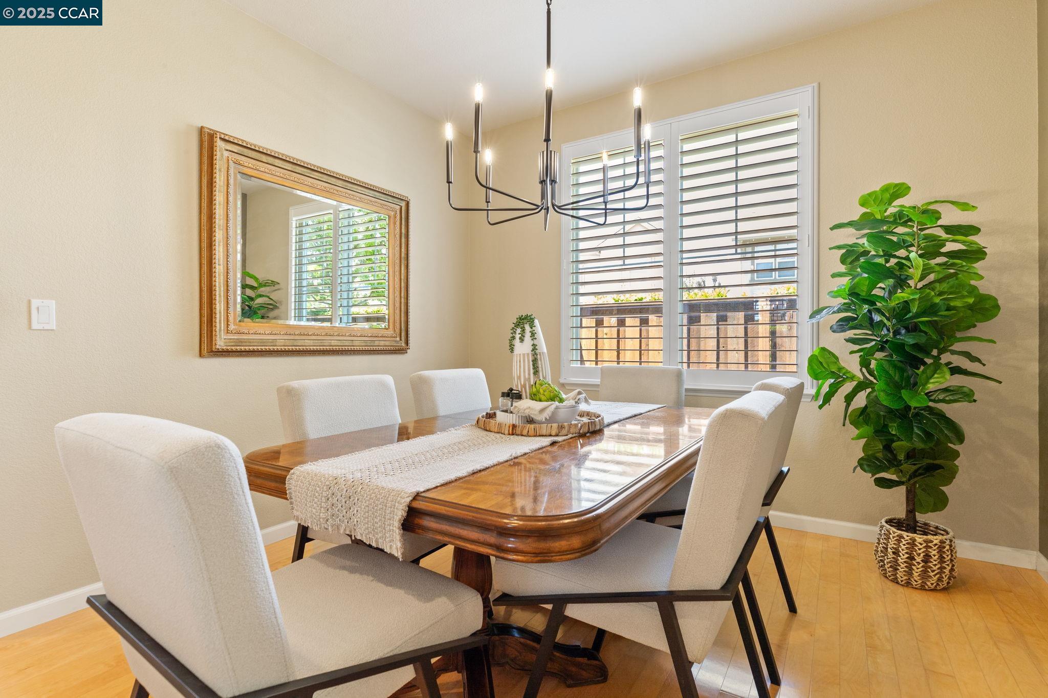 Detail Gallery Image 5 of 44 For 1560 Craiglee Way, San Ramon,  CA 94582 - 3 Beds | 2/1 Baths
