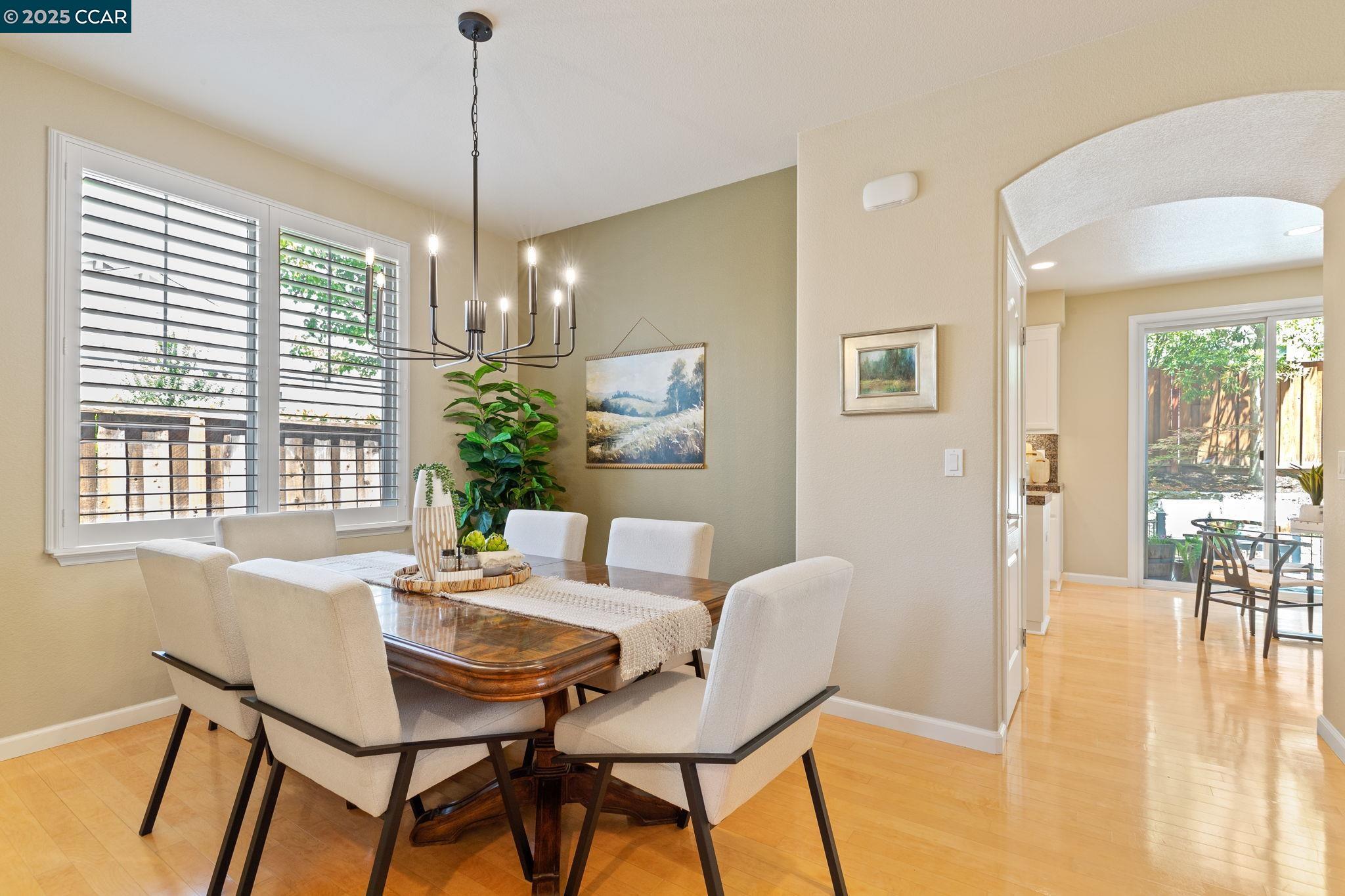 Detail Gallery Image 6 of 44 For 1560 Craiglee Way, San Ramon,  CA 94582 - 3 Beds | 2/1 Baths