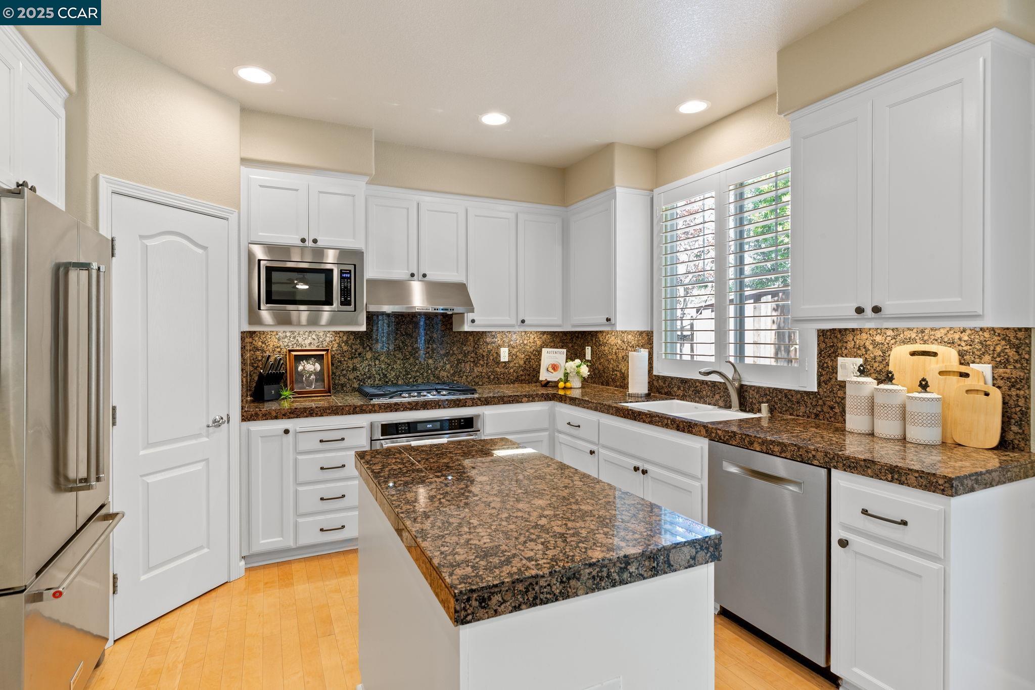 Detail Gallery Image 7 of 44 For 1560 Craiglee Way, San Ramon,  CA 94582 - 3 Beds | 2/1 Baths
