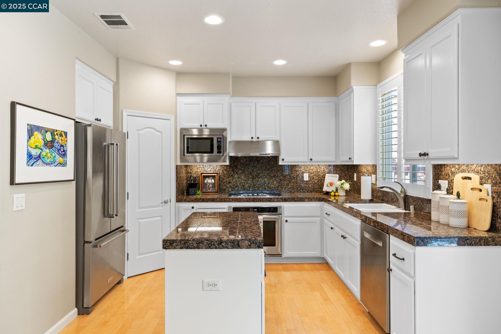 Detail Gallery Image 8 of 44 For 1560 Craiglee Way, San Ramon,  CA 94582 - 3 Beds | 2/1 Baths
