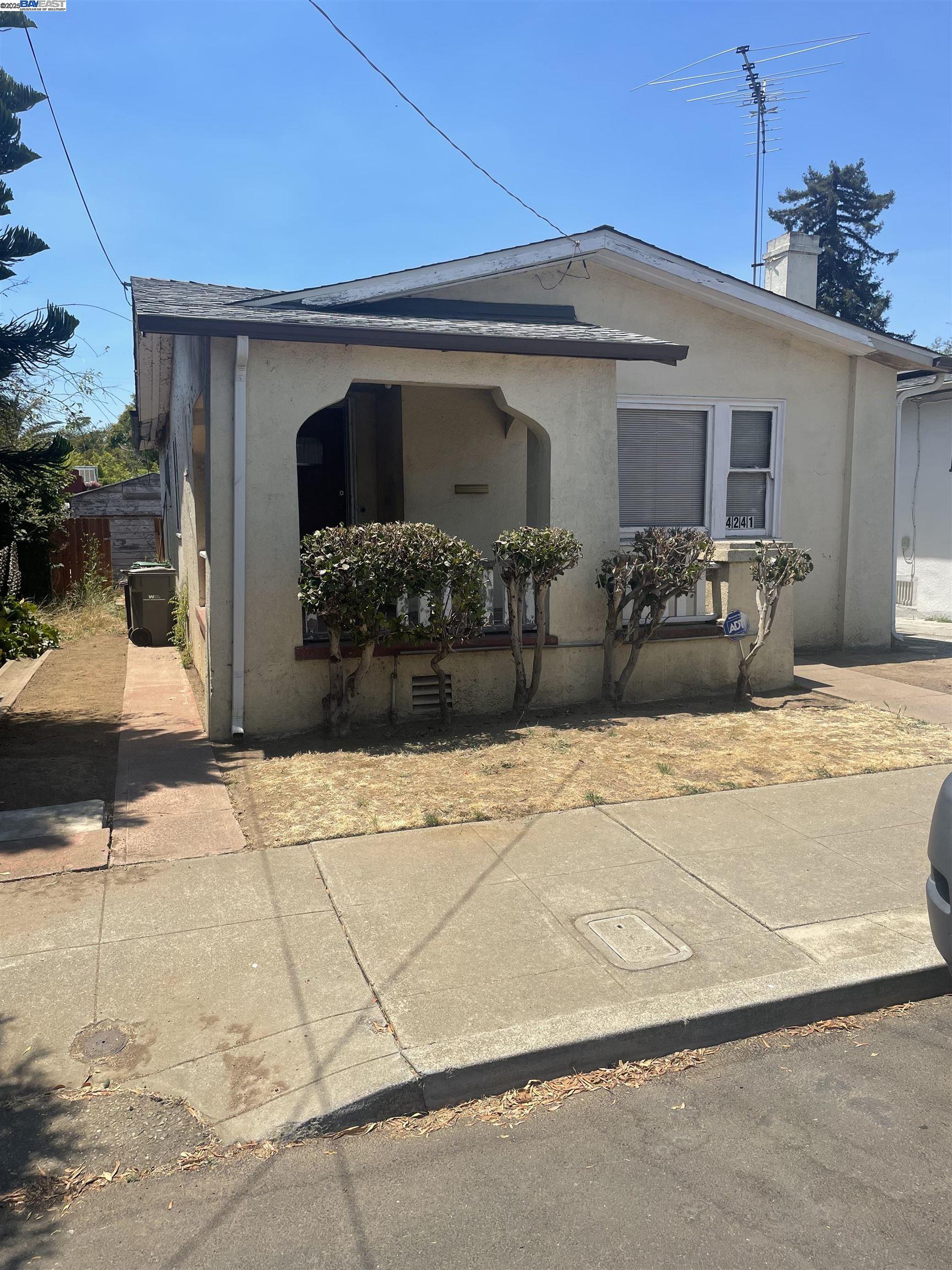 Detail Gallery Image 2 of 42 For 4241 Suter St, Oakland,  CA 94619 - 2 Beds | 1 Baths