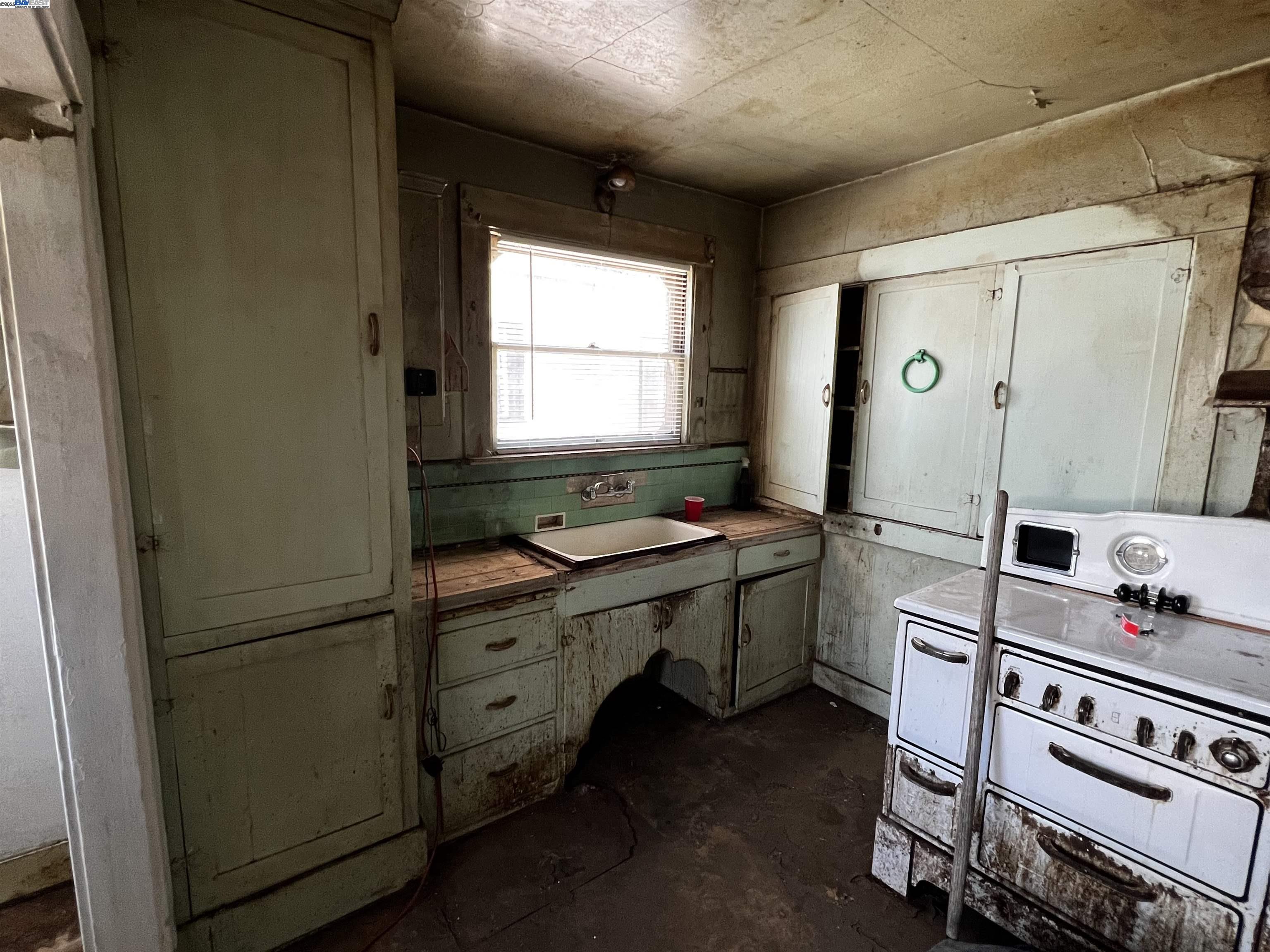 Detail Gallery Image 19 of 42 For 4241 Suter St, Oakland,  CA 94619 - 2 Beds | 1 Baths