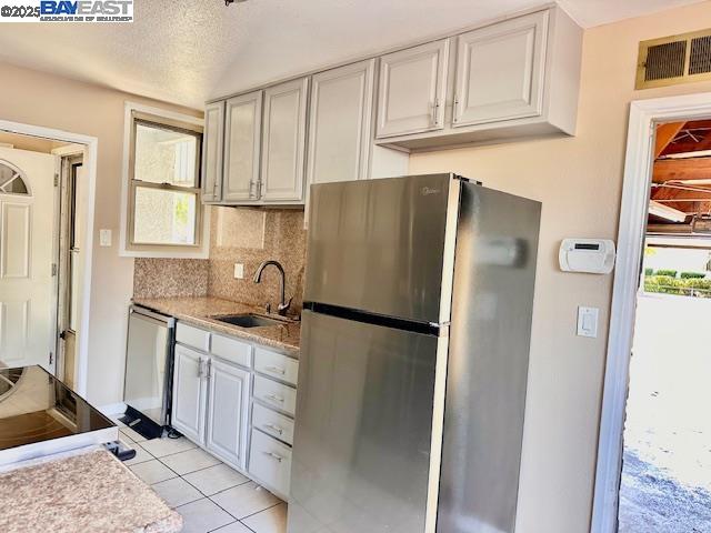 Detail Gallery Image 4 of 11 For 344 Rousseau St, Hayward,  CA 94544 - 3 Beds | 2 Baths