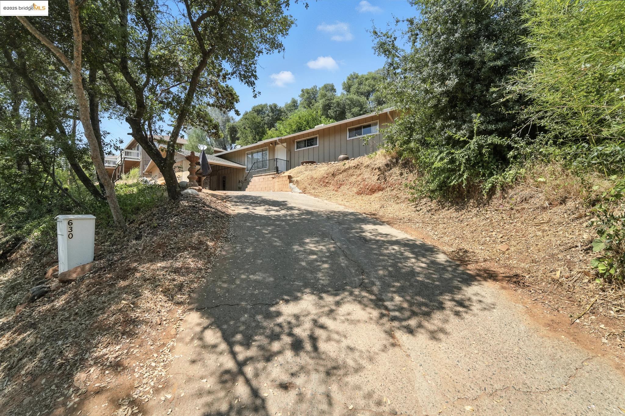 Detail Gallery Image 2 of 48 For 630 E Bald Mountain, Sonora,  CA 95370 - 3 Beds | 2 Baths