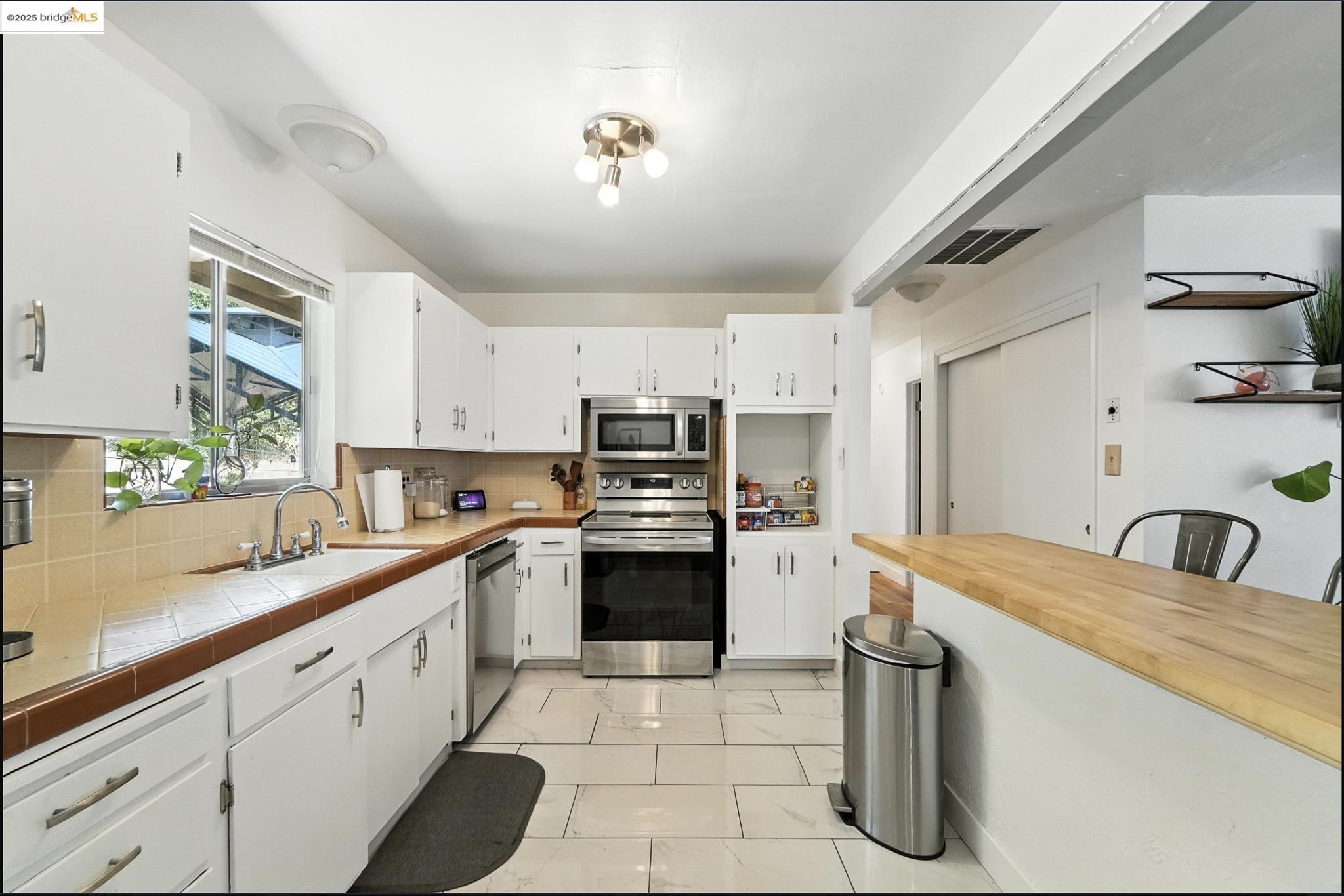 Detail Gallery Image 11 of 48 For 630 E Bald Mountain, Sonora,  CA 95370 - 3 Beds | 2 Baths