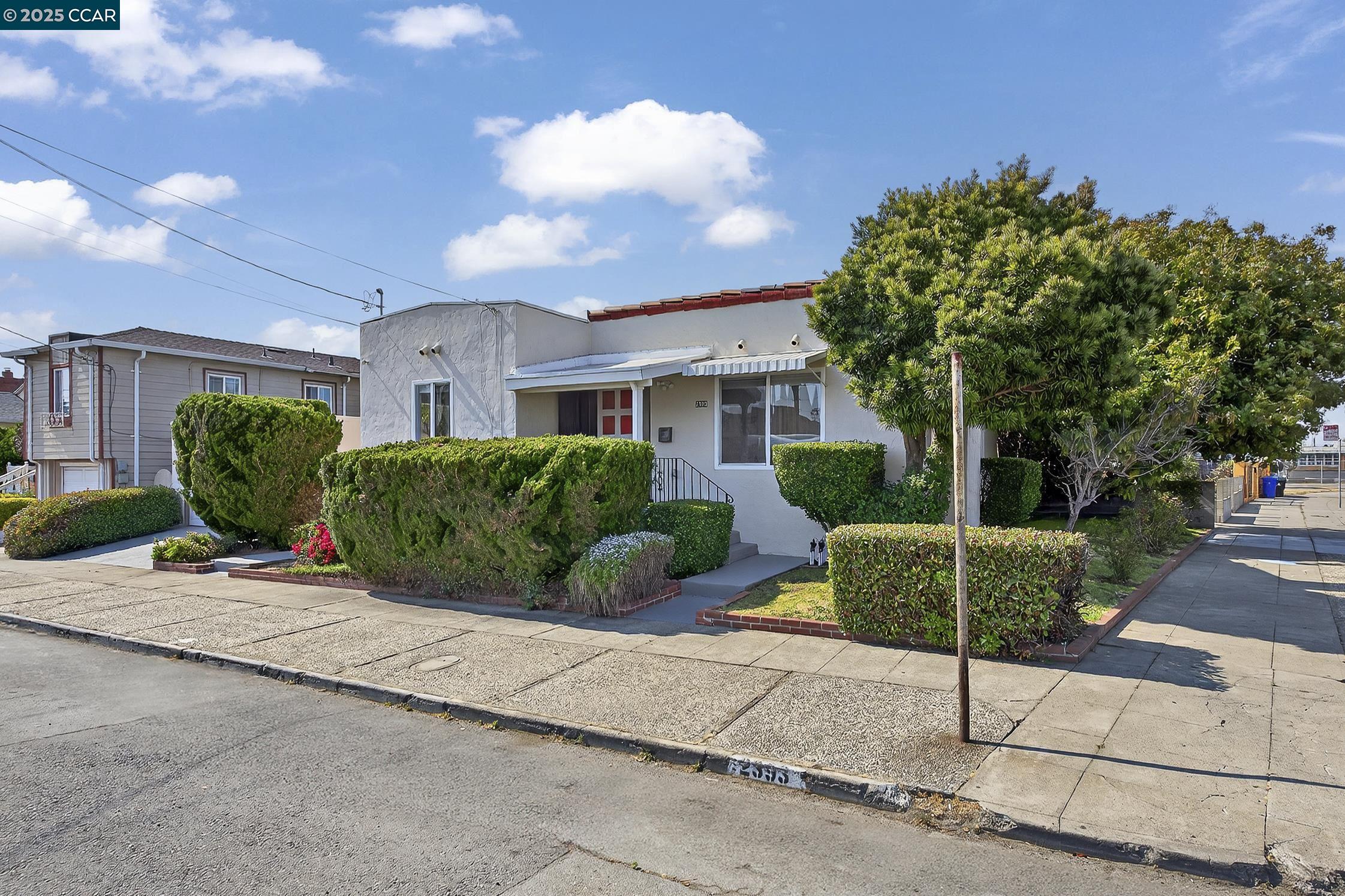 Detail Gallery Image 1 of 54 For 2393 Brooks Ave, Richmond,  CA 94804 - 2 Beds | 1 Baths