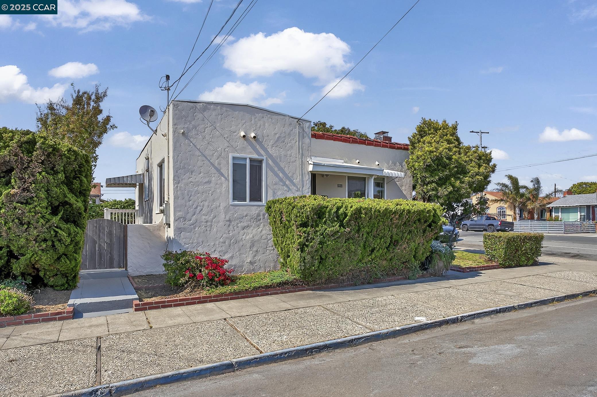 Detail Gallery Image 2 of 54 For 2393 Brooks Ave, Richmond,  CA 94804 - 2 Beds | 1 Baths