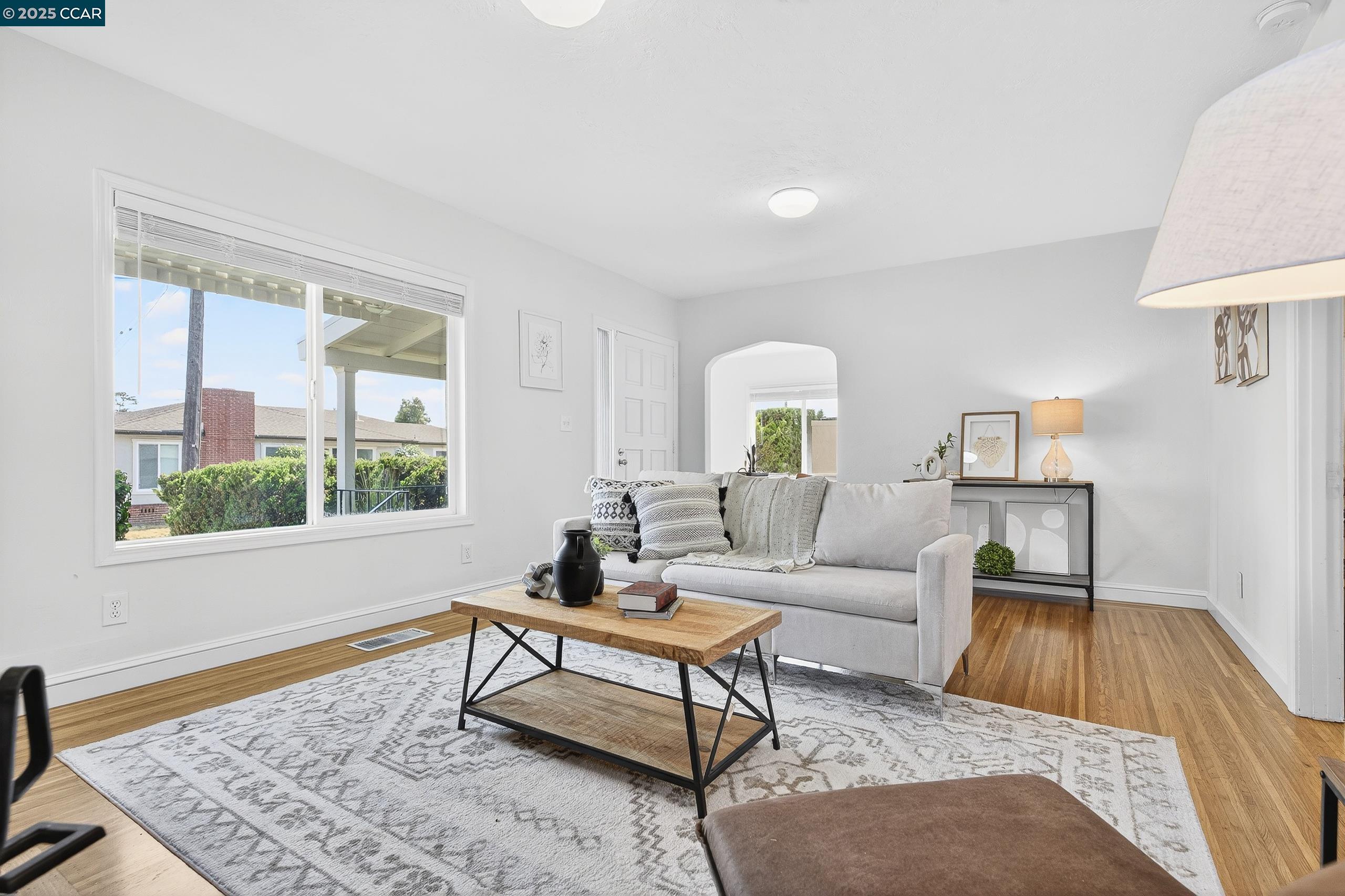 Detail Gallery Image 12 of 54 For 2393 Brooks Ave, Richmond,  CA 94804 - 2 Beds | 1 Baths