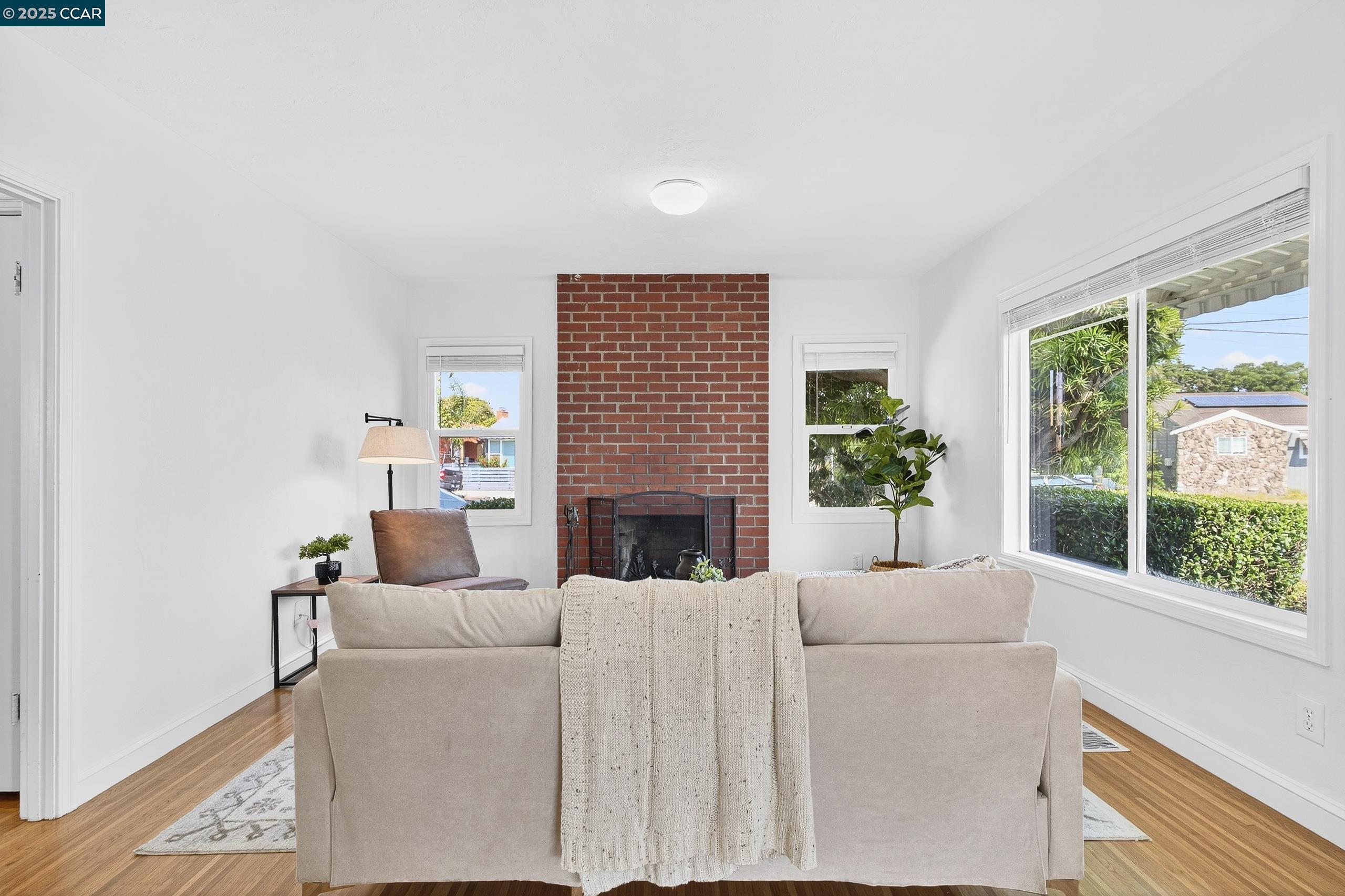 Detail Gallery Image 15 of 54 For 2393 Brooks Ave, Richmond,  CA 94804 - 2 Beds | 1 Baths