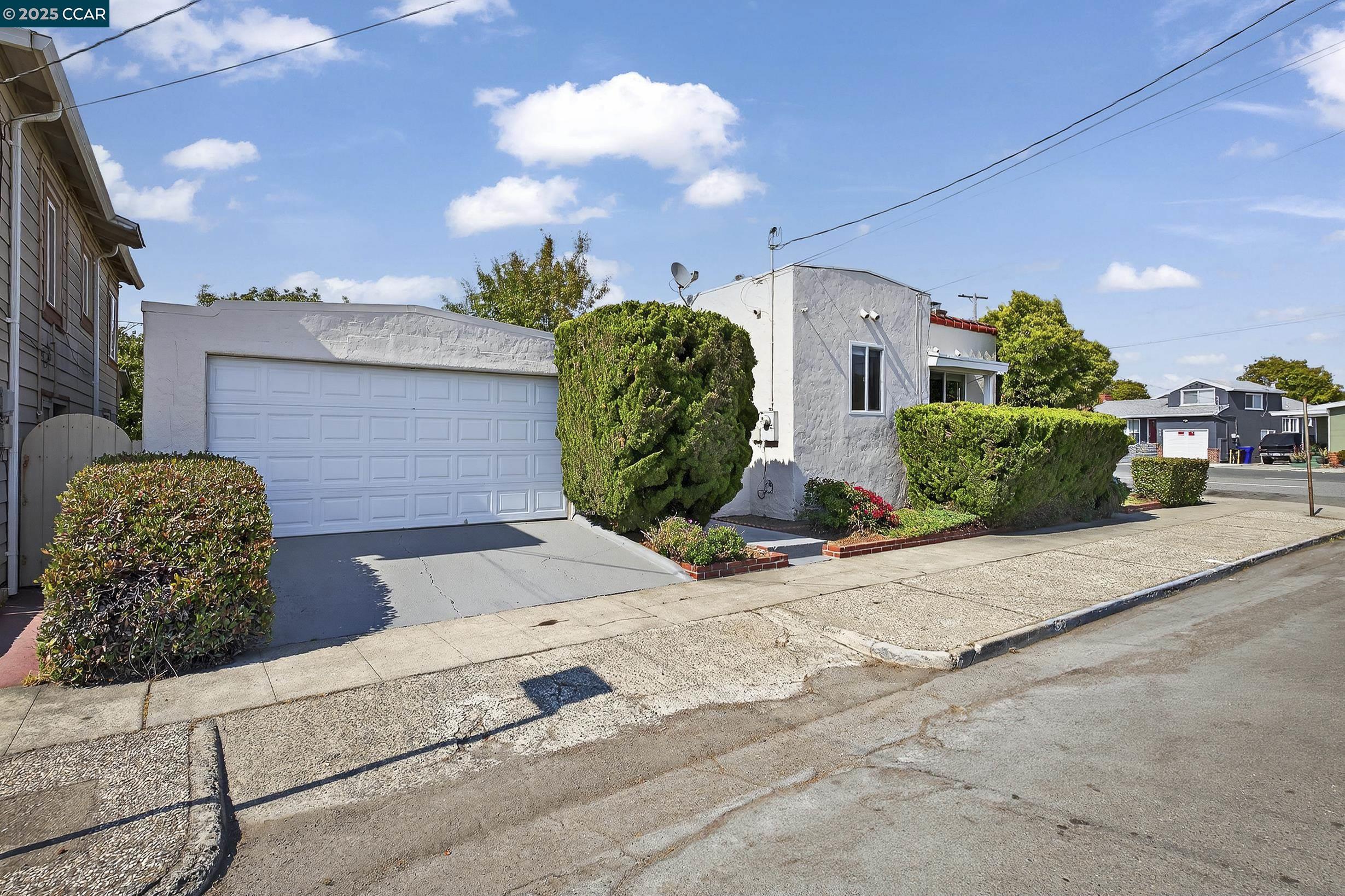 Detail Gallery Image 3 of 54 For 2393 Brooks Ave, Richmond,  CA 94804 - 2 Beds | 1 Baths
