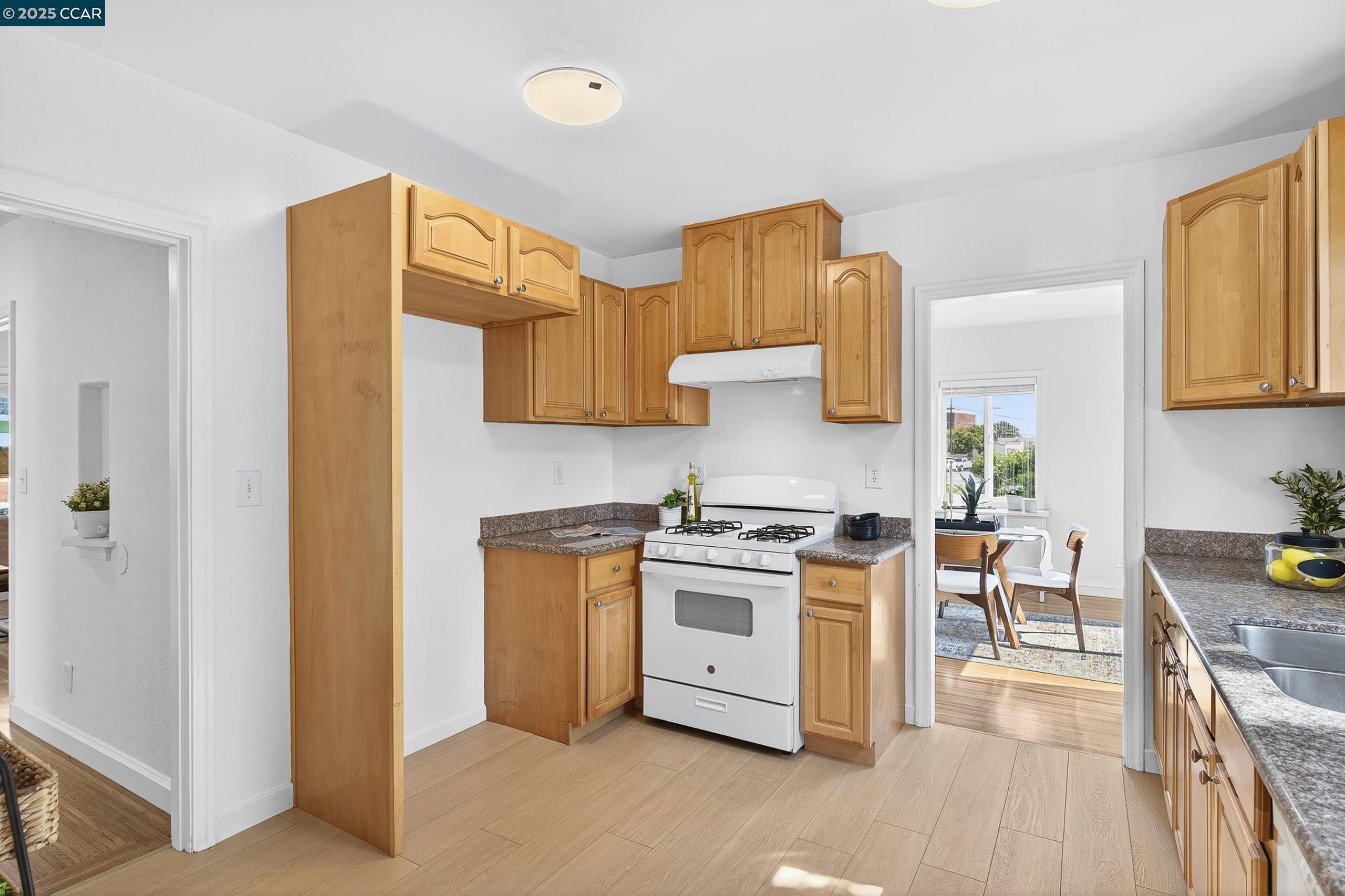 Detail Gallery Image 22 of 54 For 2393 Brooks Ave, Richmond,  CA 94804 - 2 Beds | 1 Baths