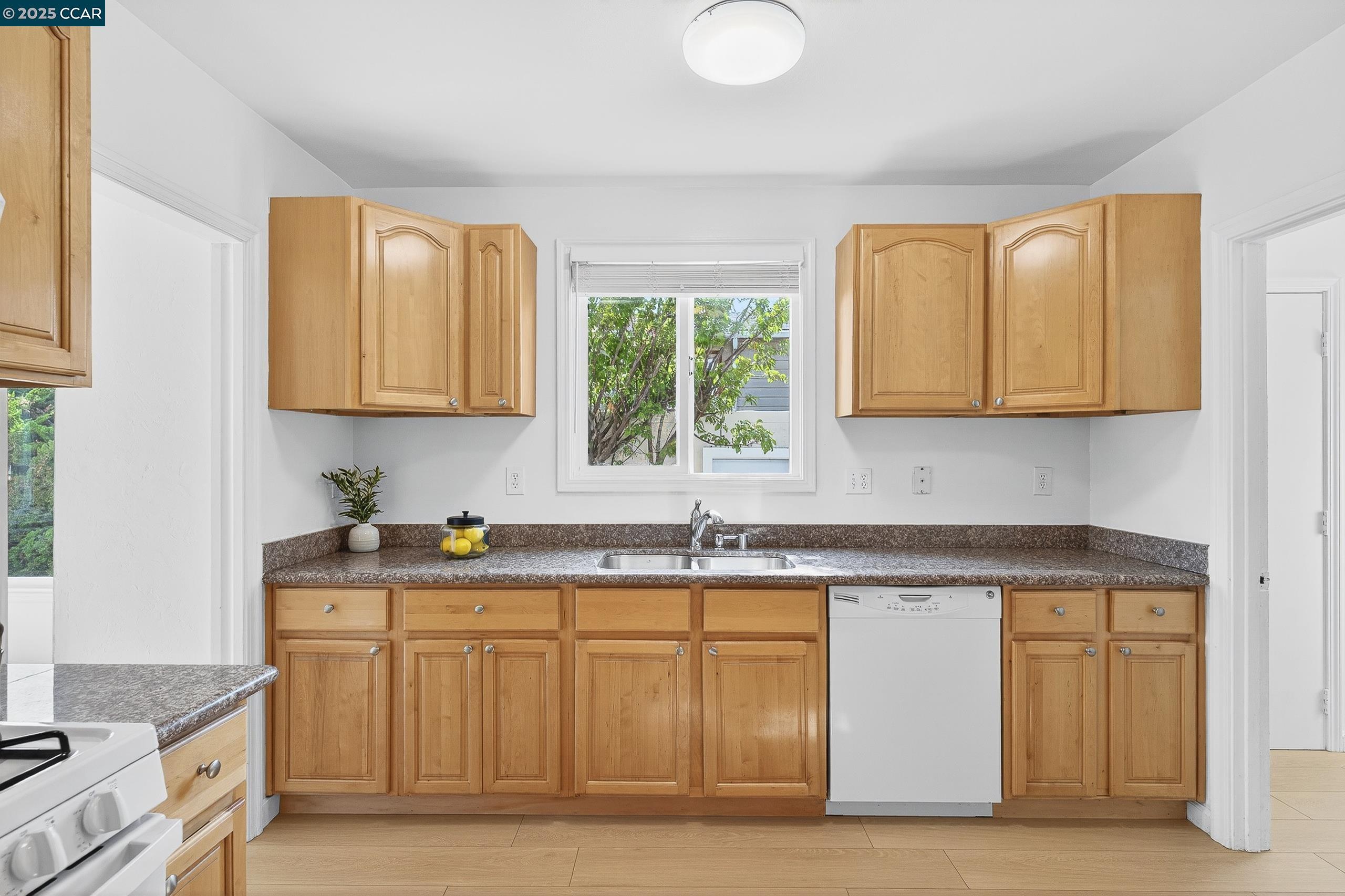 Detail Gallery Image 24 of 54 For 2393 Brooks Ave, Richmond,  CA 94804 - 2 Beds | 1 Baths