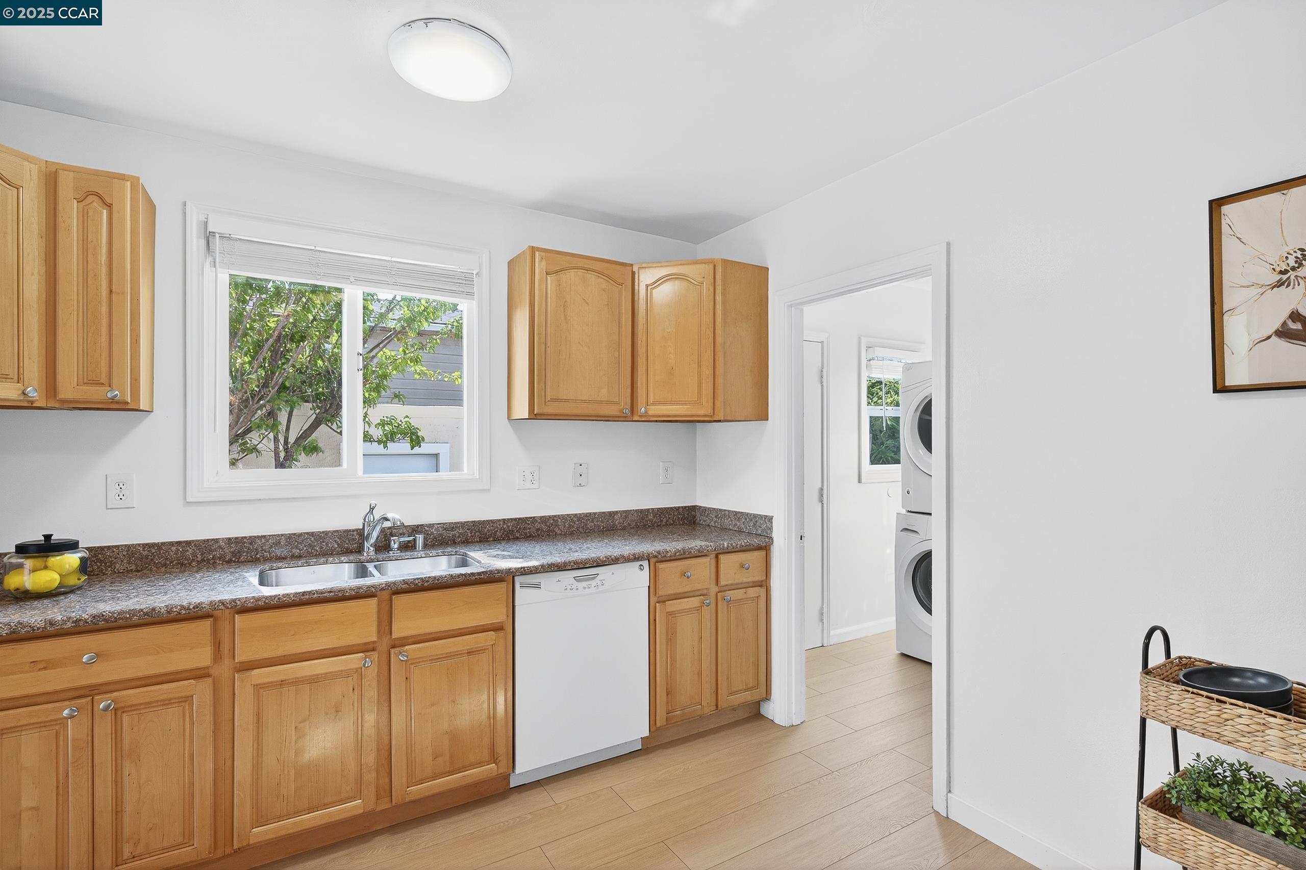 Detail Gallery Image 26 of 54 For 2393 Brooks Ave, Richmond,  CA 94804 - 2 Beds | 1 Baths