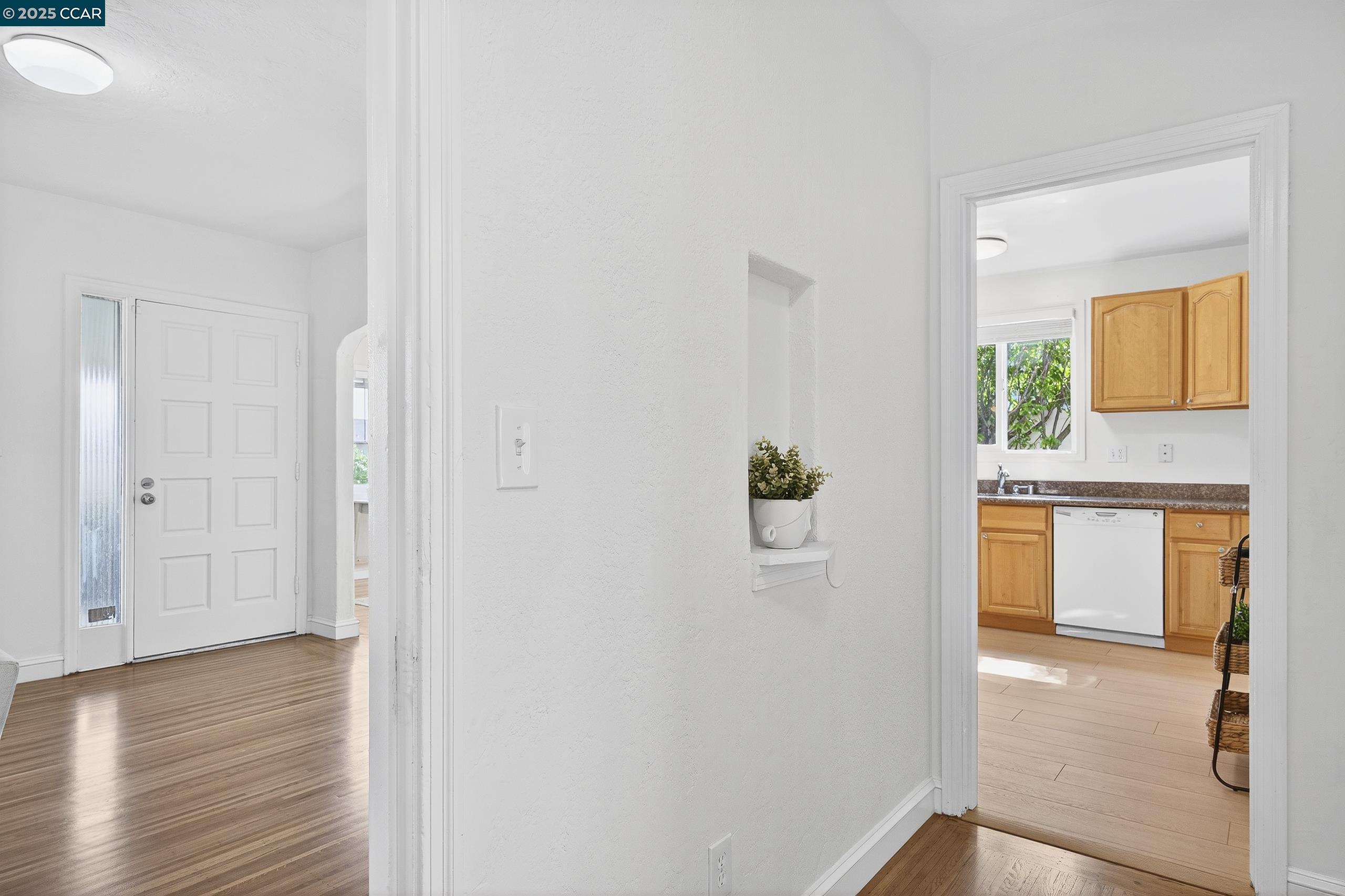 Detail Gallery Image 27 of 54 For 2393 Brooks Ave, Richmond,  CA 94804 - 2 Beds | 1 Baths