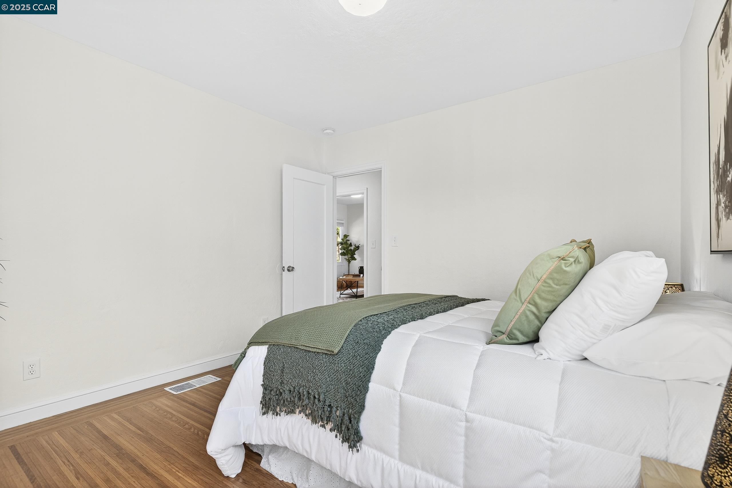 Detail Gallery Image 29 of 54 For 2393 Brooks Ave, Richmond,  CA 94804 - 2 Beds | 1 Baths
