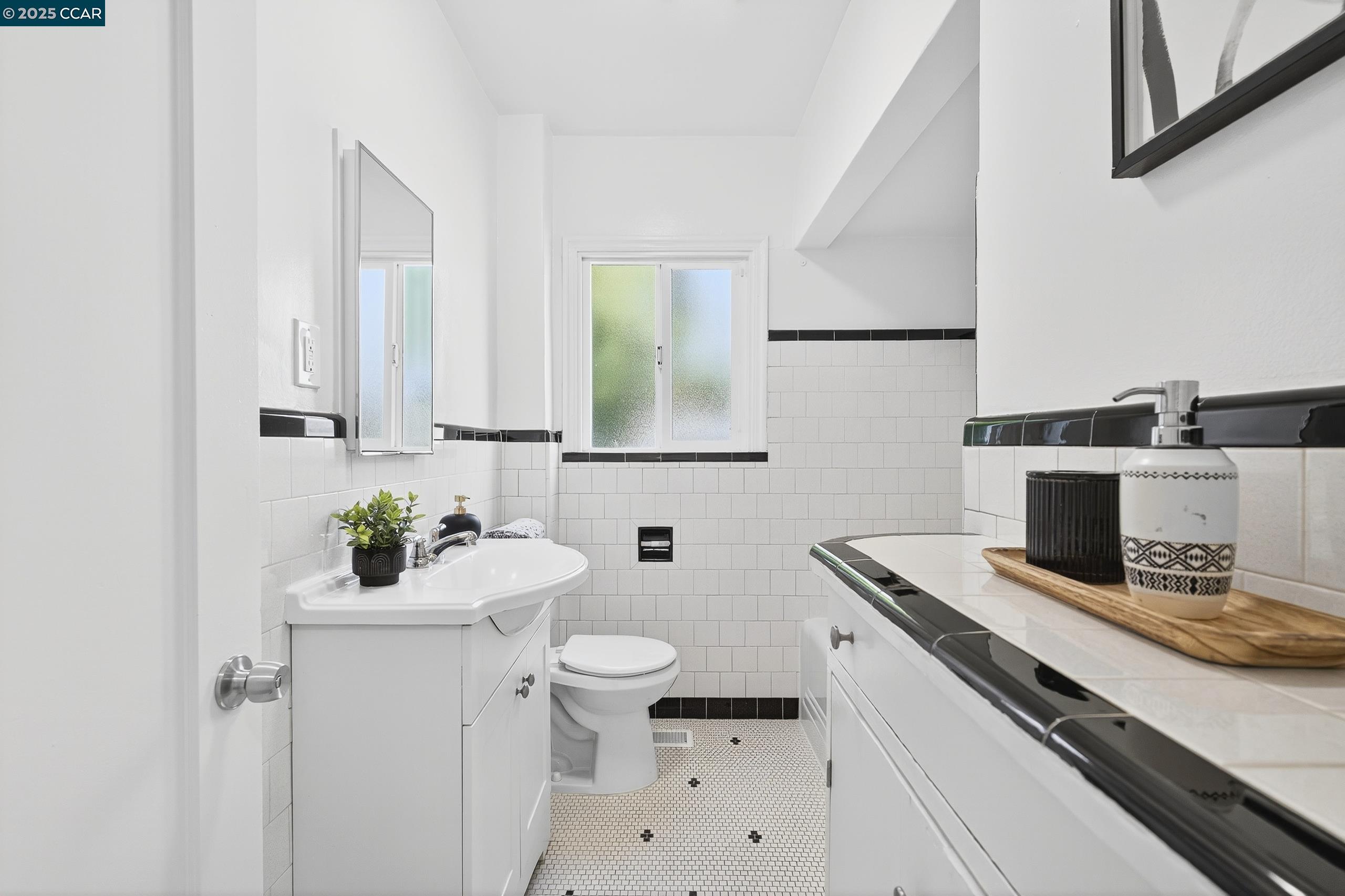 Detail Gallery Image 32 of 54 For 2393 Brooks Ave, Richmond,  CA 94804 - 2 Beds | 1 Baths