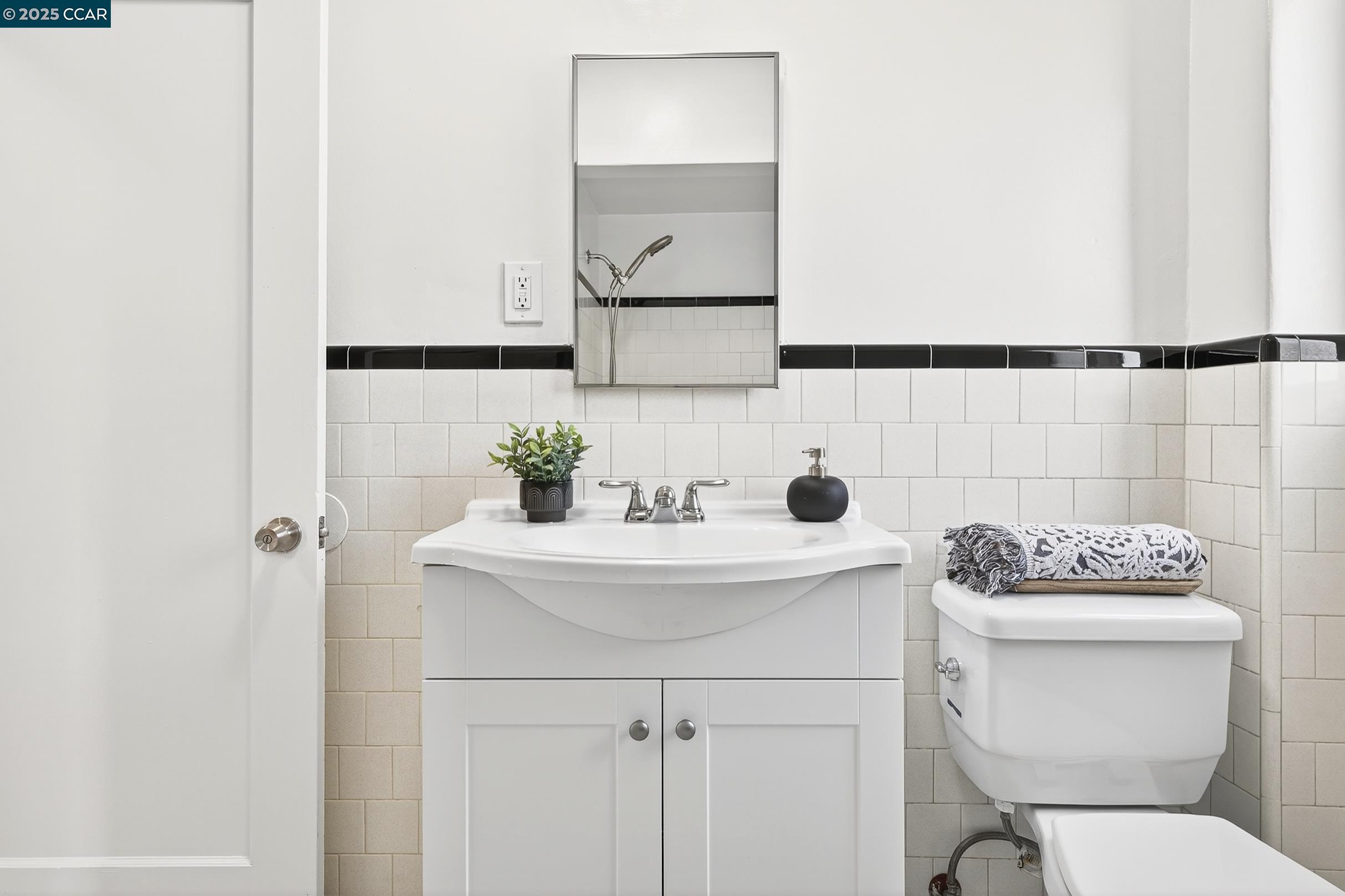 Detail Gallery Image 36 of 54 For 2393 Brooks Ave, Richmond,  CA 94804 - 2 Beds | 1 Baths