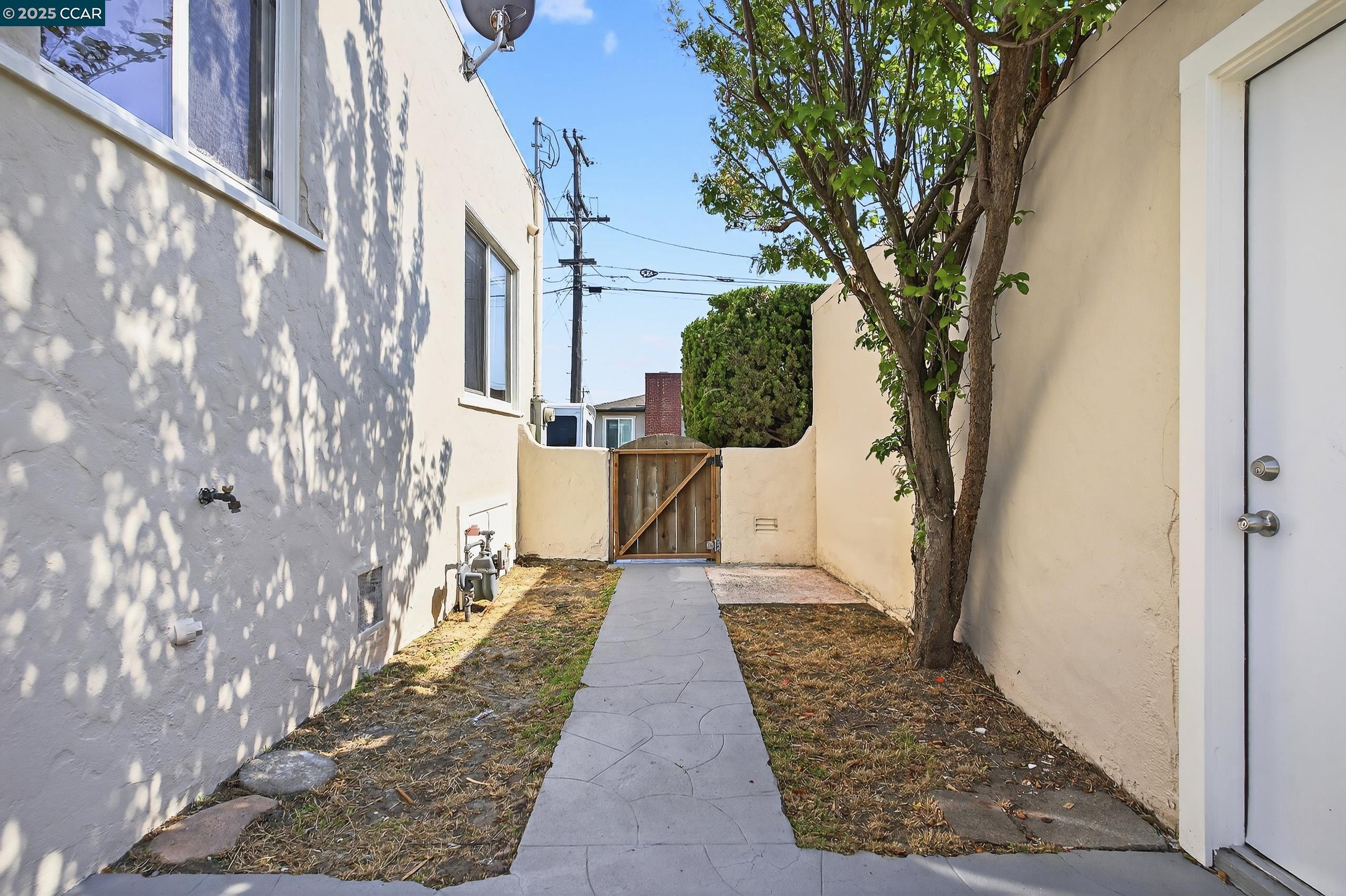 Detail Gallery Image 54 of 54 For 2393 Brooks Ave, Richmond,  CA 94804 - 2 Beds | 1 Baths