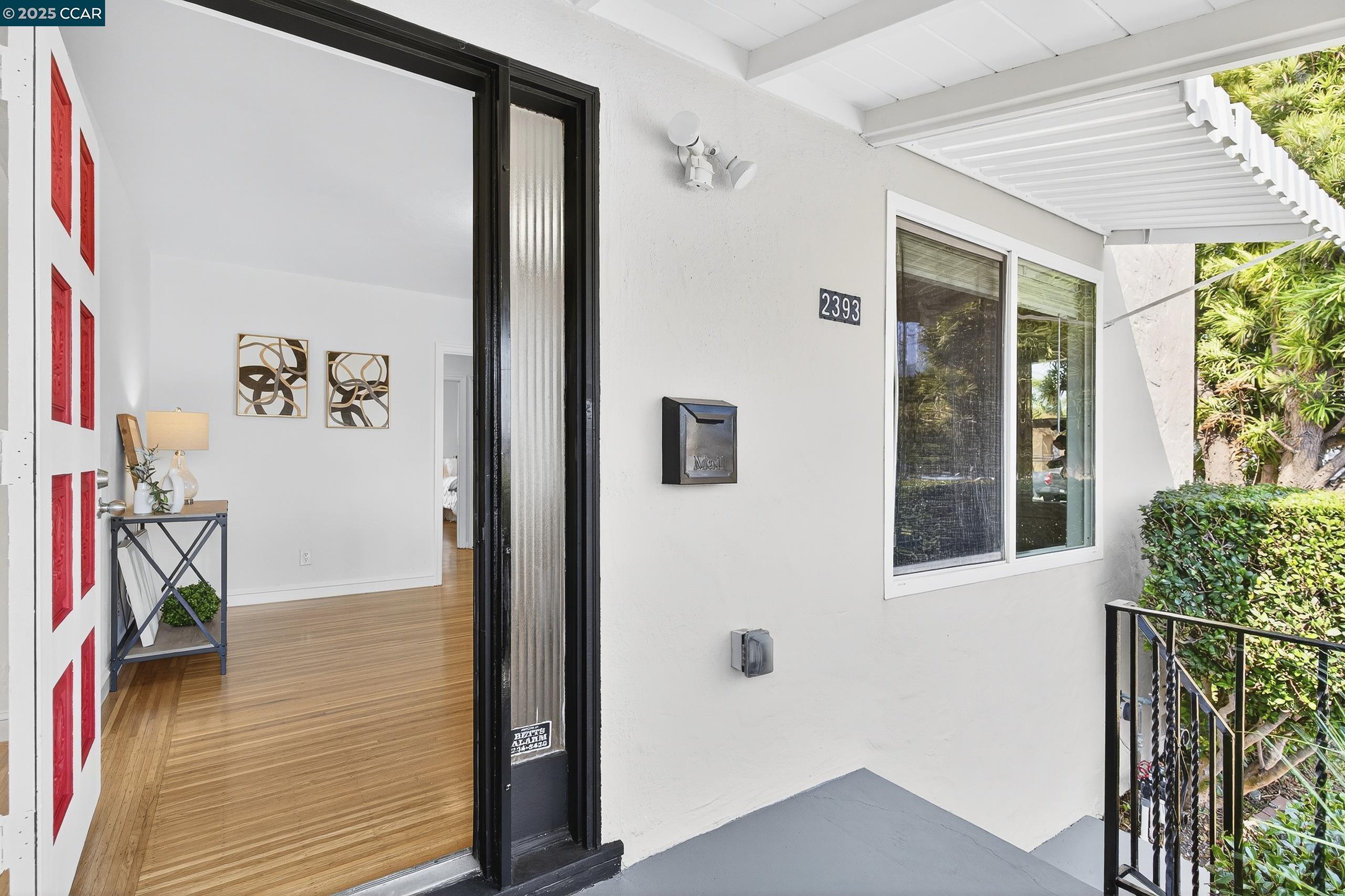 Detail Gallery Image 7 of 54 For 2393 Brooks Ave, Richmond,  CA 94804 - 2 Beds | 1 Baths
