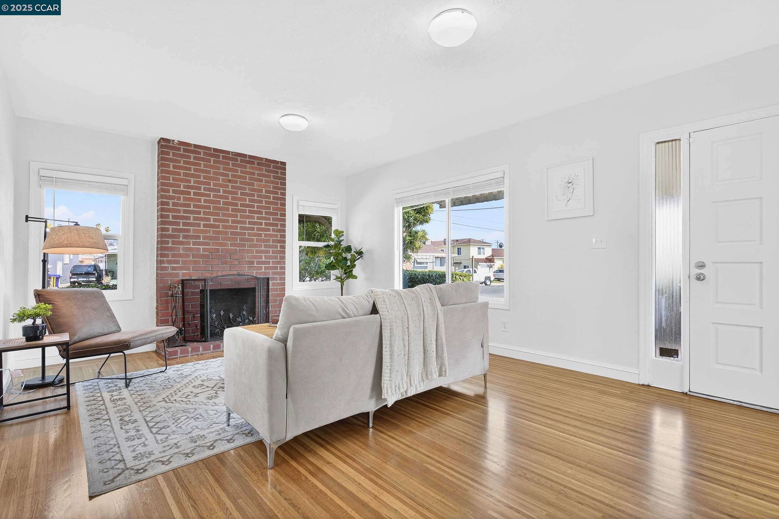 Detail Gallery Image 9 of 54 For 2393 Brooks Ave, Richmond,  CA 94804 - 2 Beds | 1 Baths