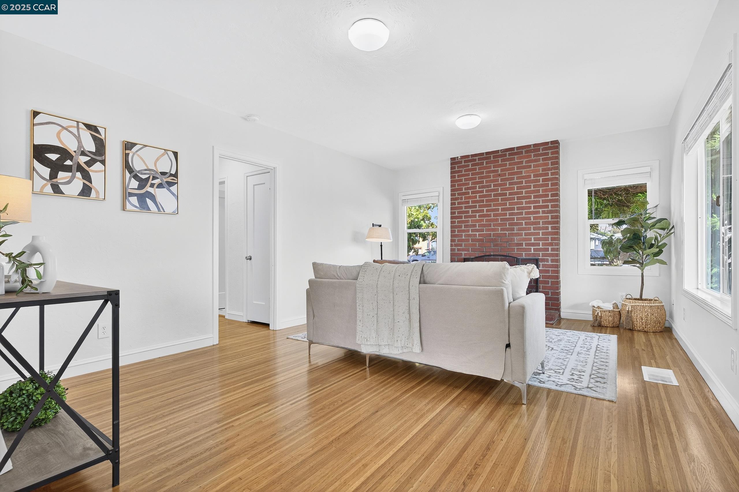Detail Gallery Image 10 of 54 For 2393 Brooks Ave, Richmond,  CA 94804 - 2 Beds | 1 Baths
